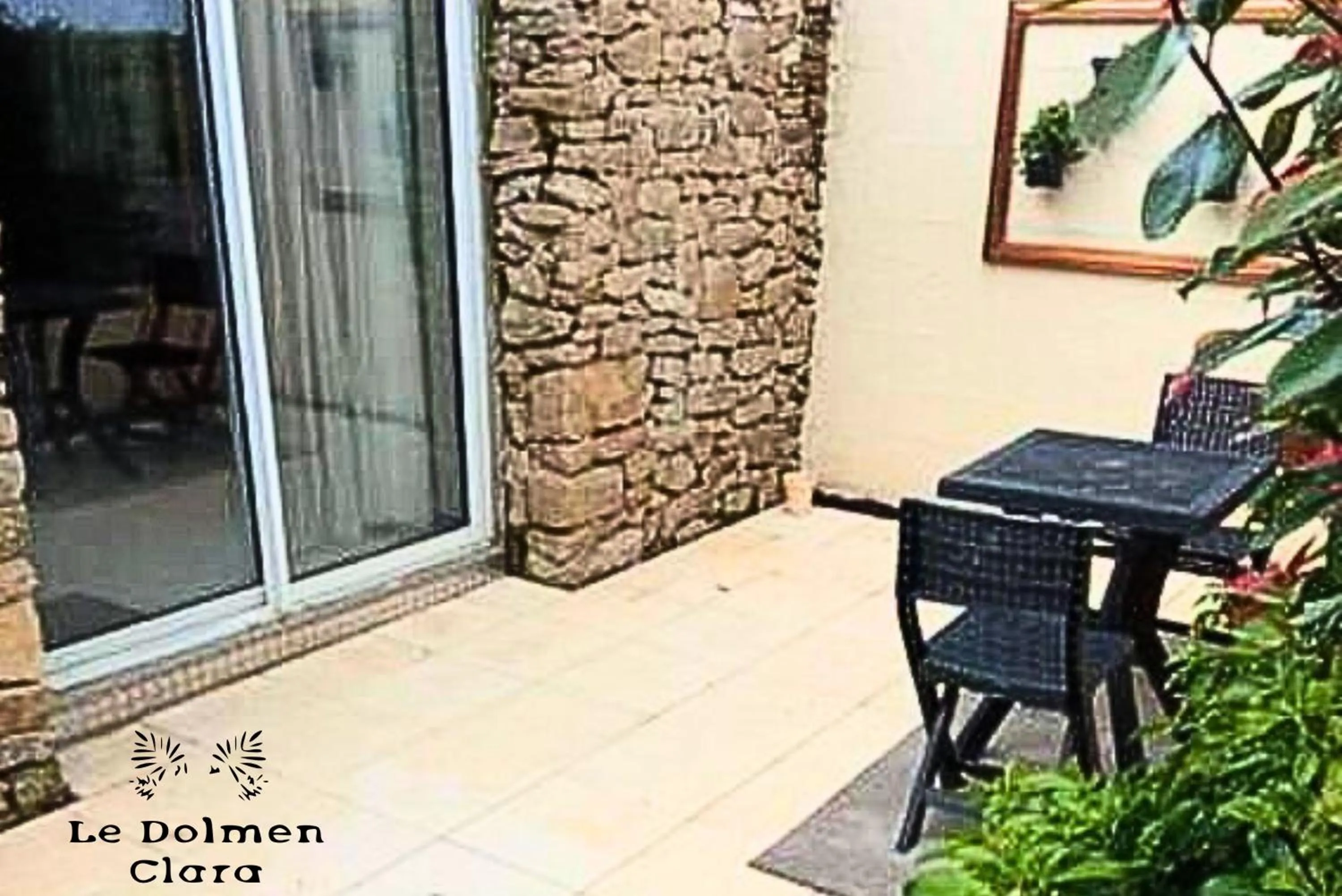 Patio in La Casa du Dolmen Clara, balnéo privée, entre terre et mer