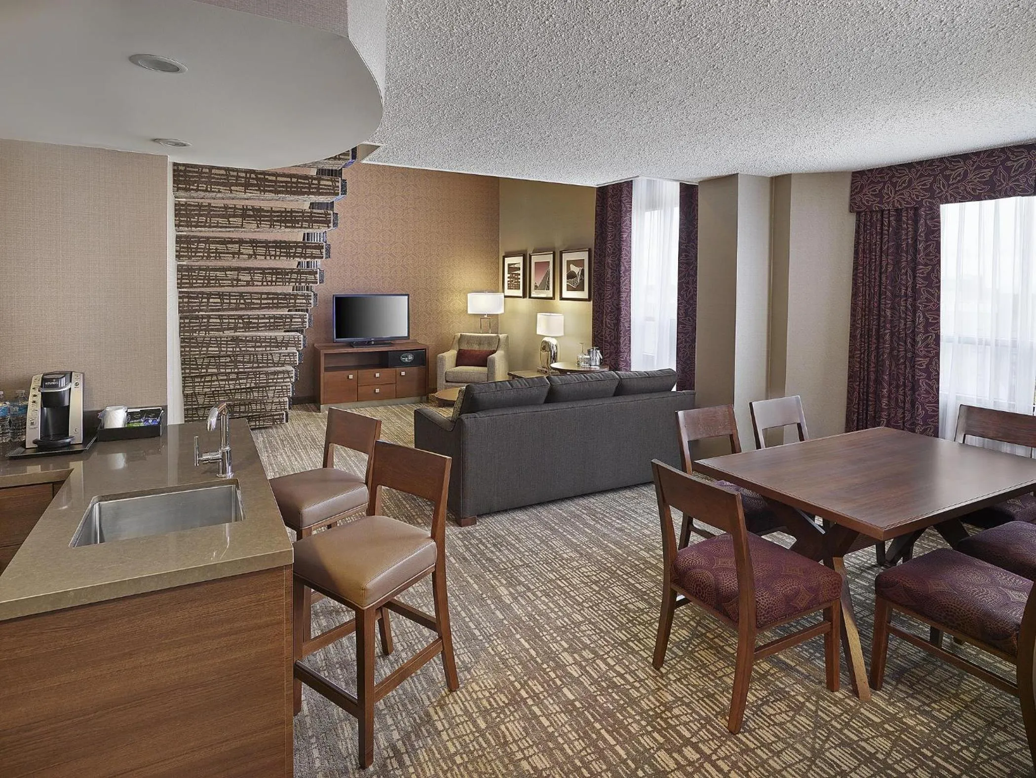 Bed in DoubleTree by Hilton West Edmonton