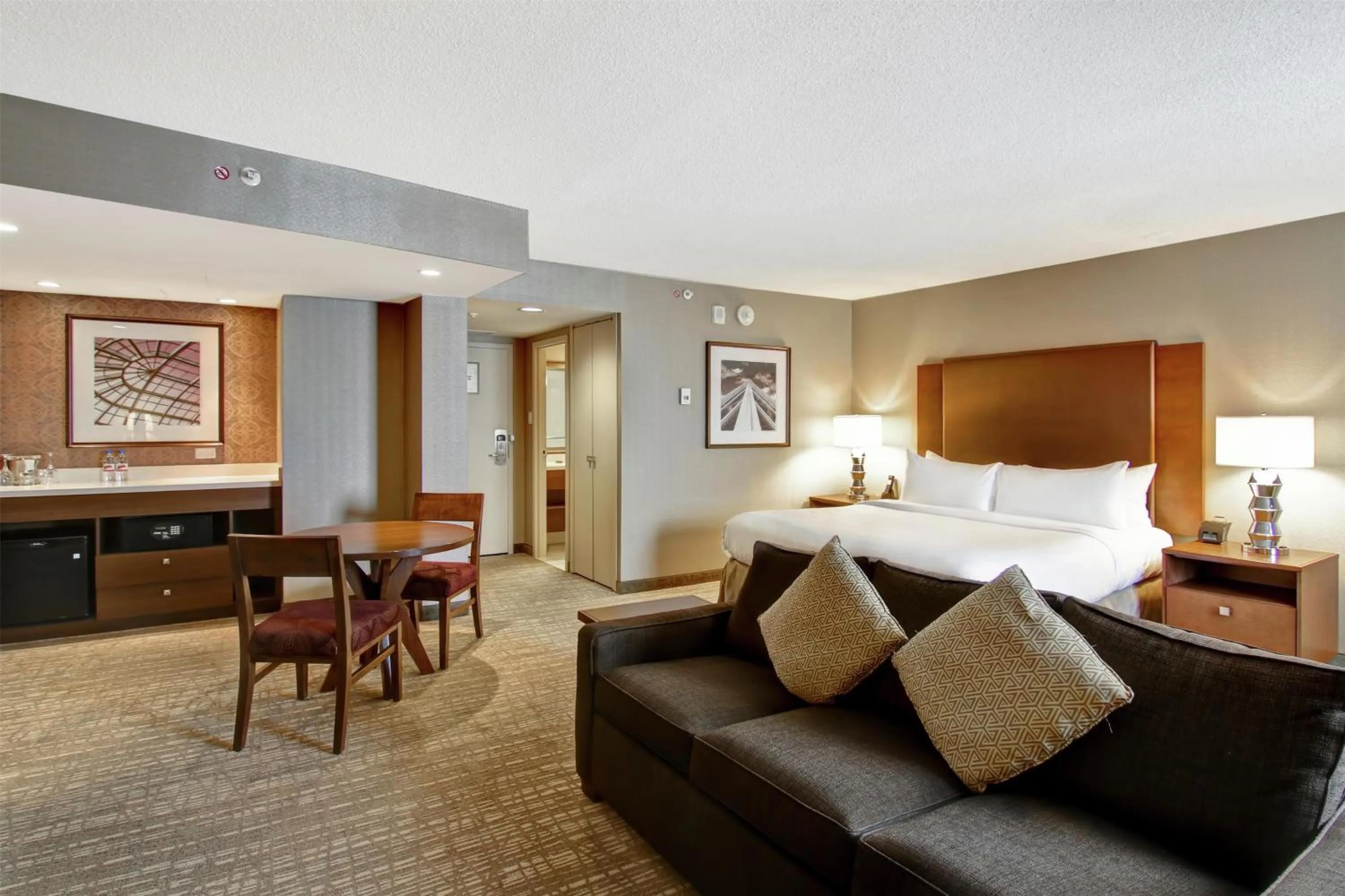 Other, Bed in DoubleTree by Hilton West Edmonton