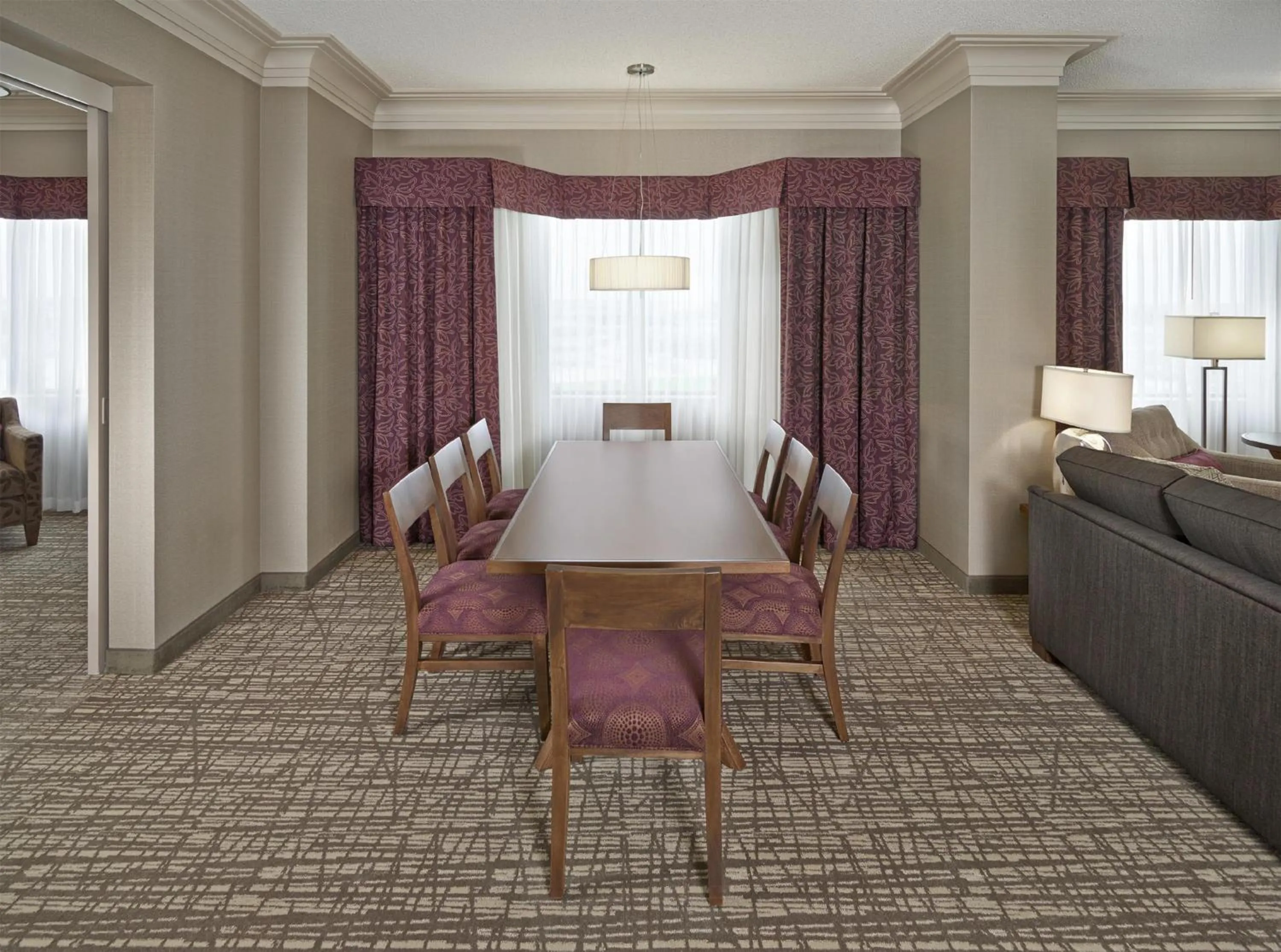 Living room in DoubleTree by Hilton West Edmonton