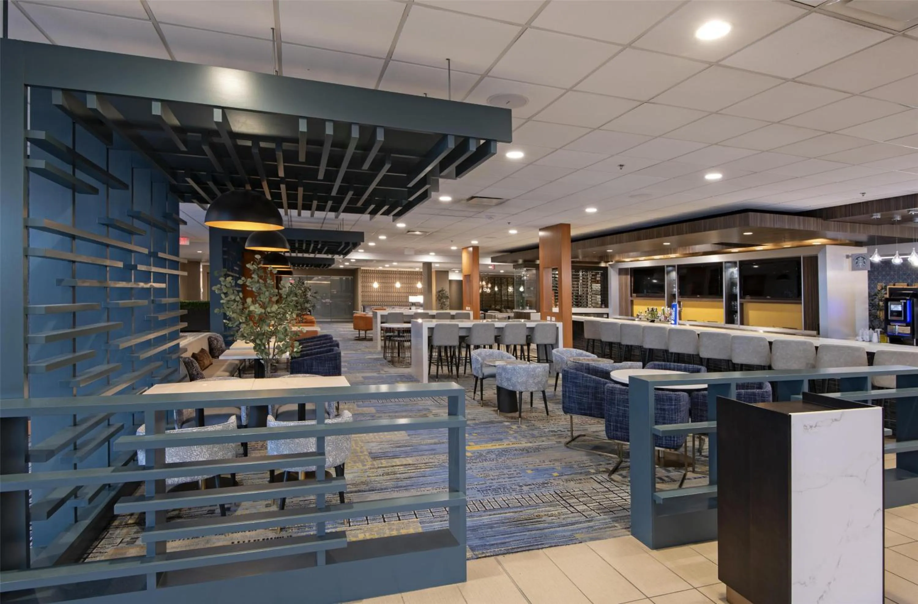 Lounge or bar in DoubleTree by Hilton West Edmonton