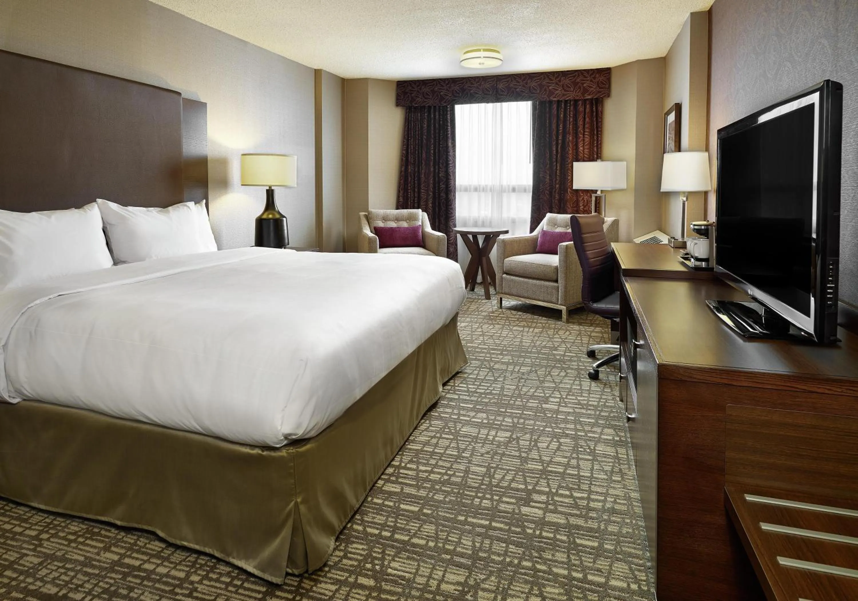 Bedroom, Bed in DoubleTree by Hilton West Edmonton