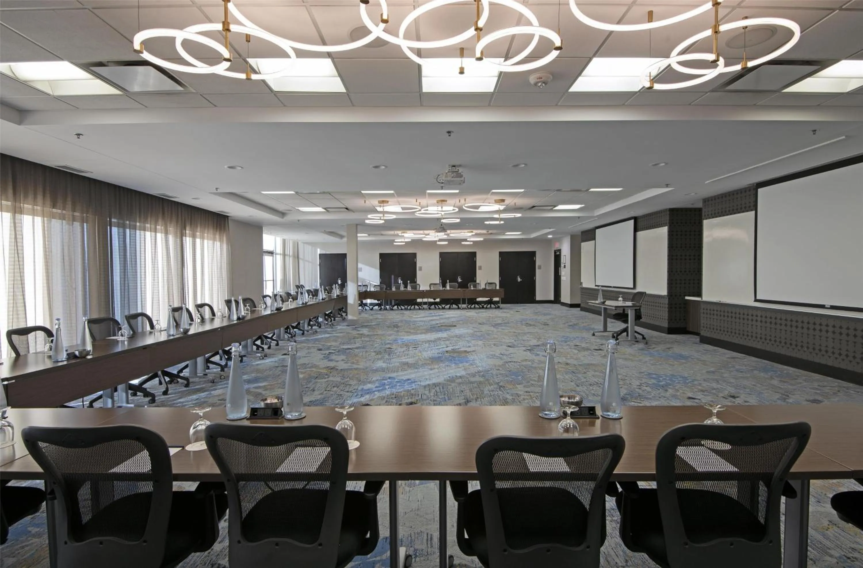 Meeting/conference room in DoubleTree by Hilton West Edmonton