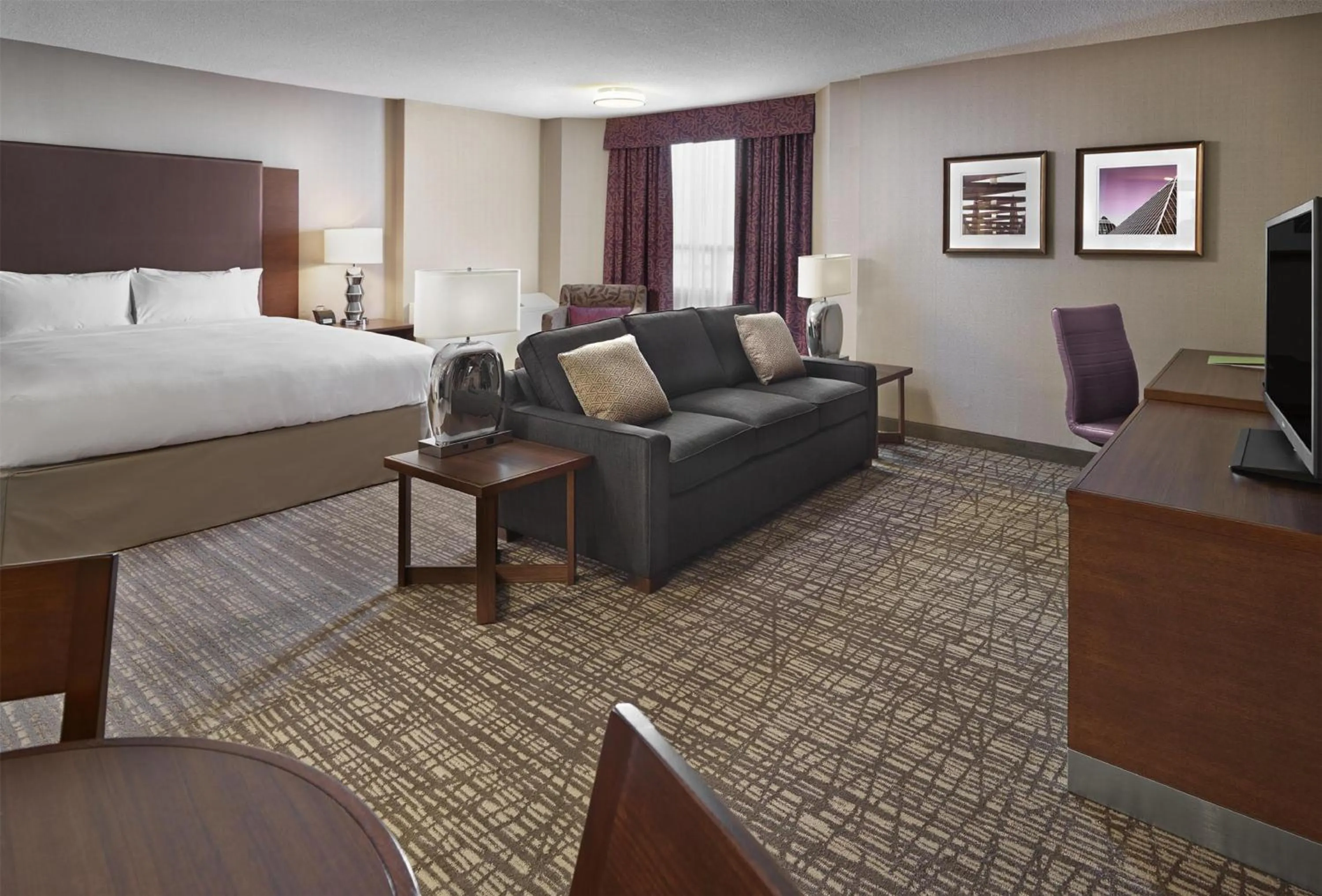 Bed in DoubleTree by Hilton West Edmonton