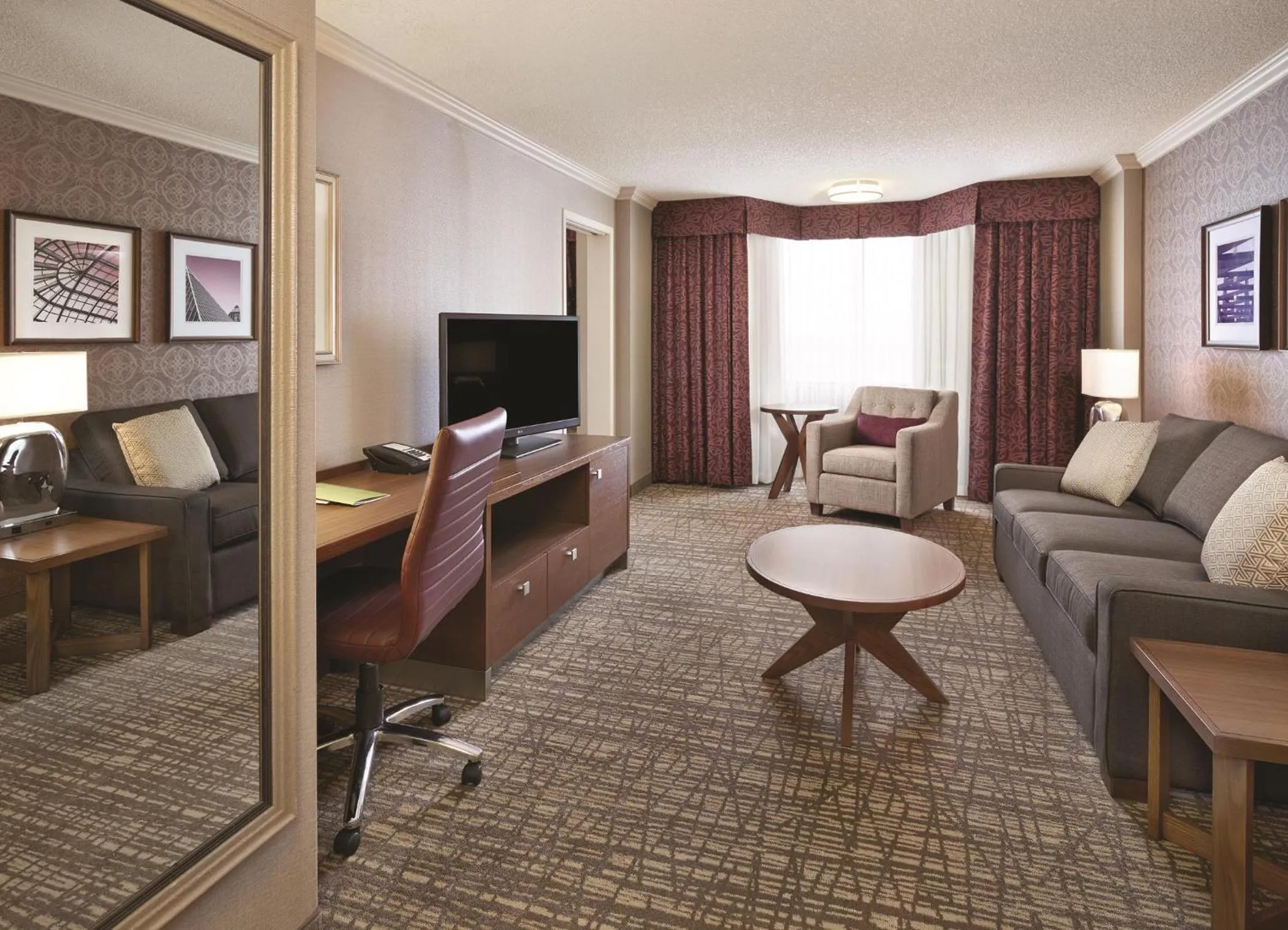 Living room in DoubleTree by Hilton West Edmonton
