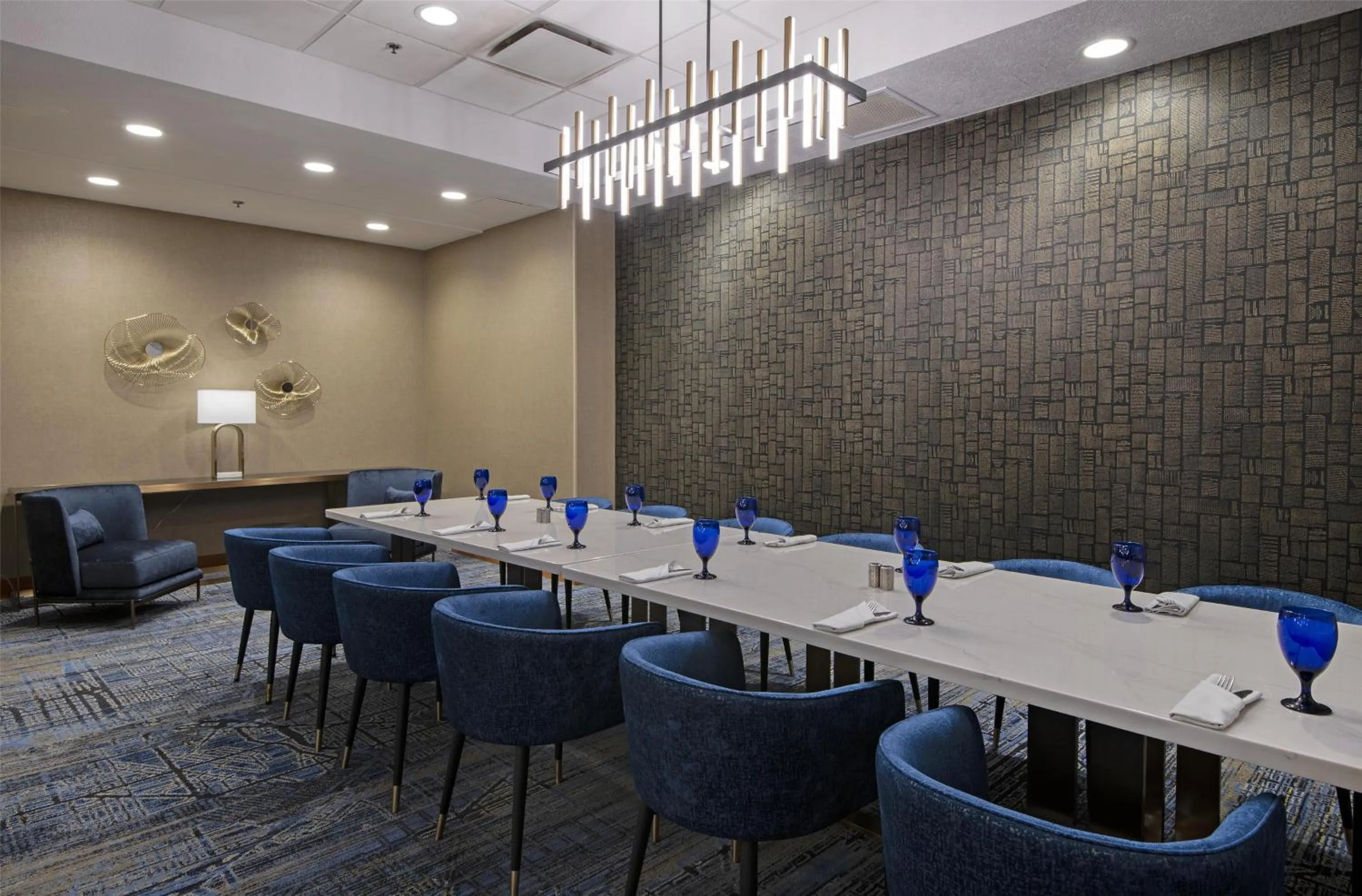 Restaurant/places to eat in DoubleTree by Hilton West Edmonton