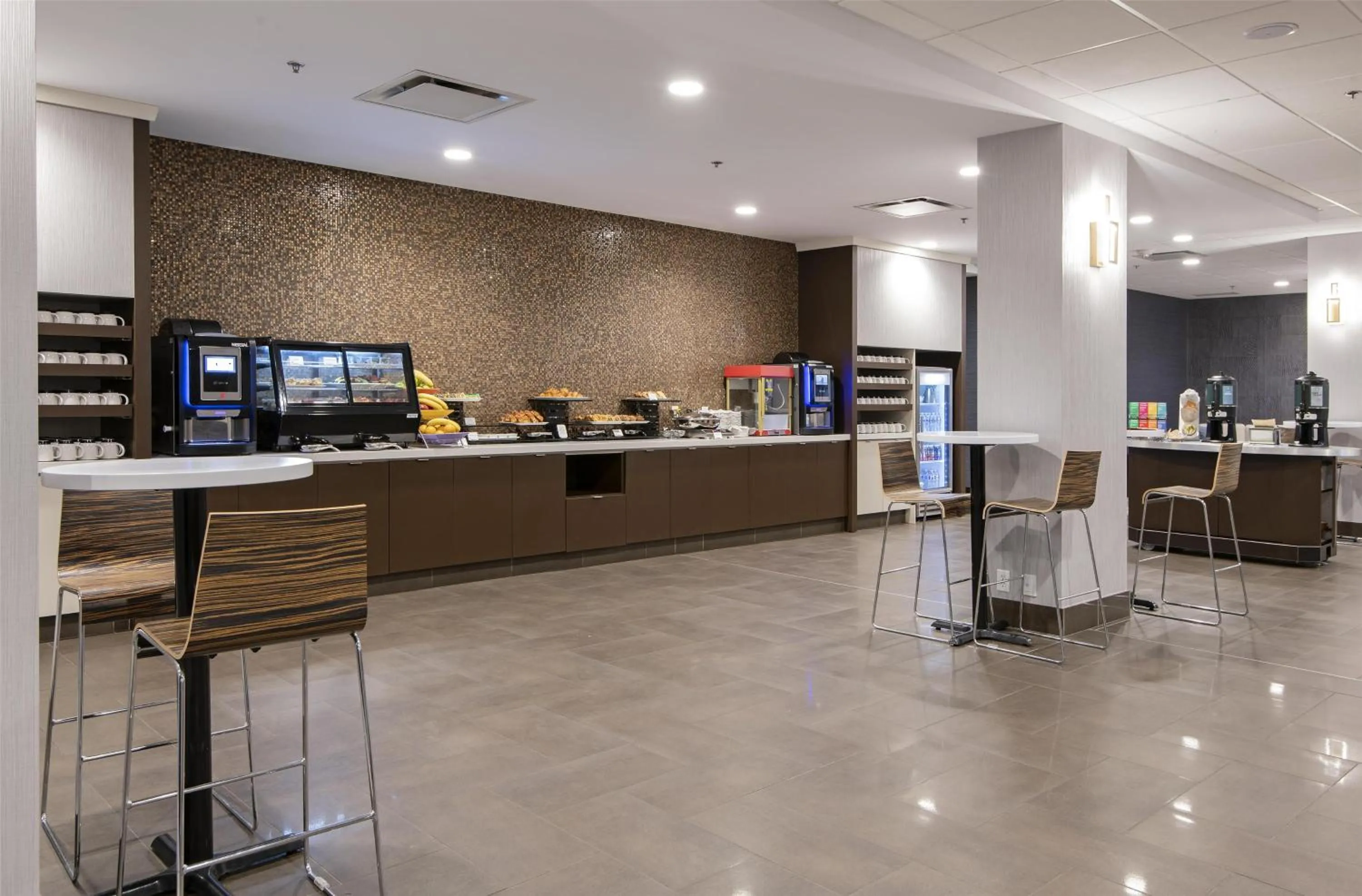 Restaurant/places to eat in DoubleTree by Hilton West Edmonton
