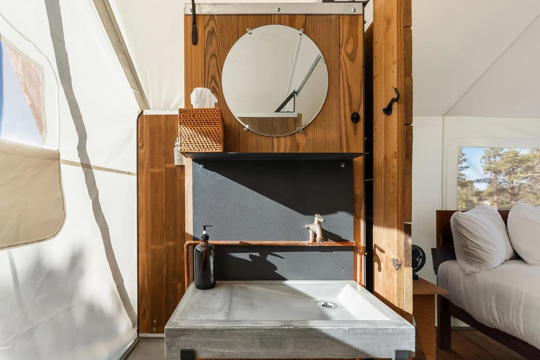 Bathroom, Bed in Under Canvas Bryce Canyon