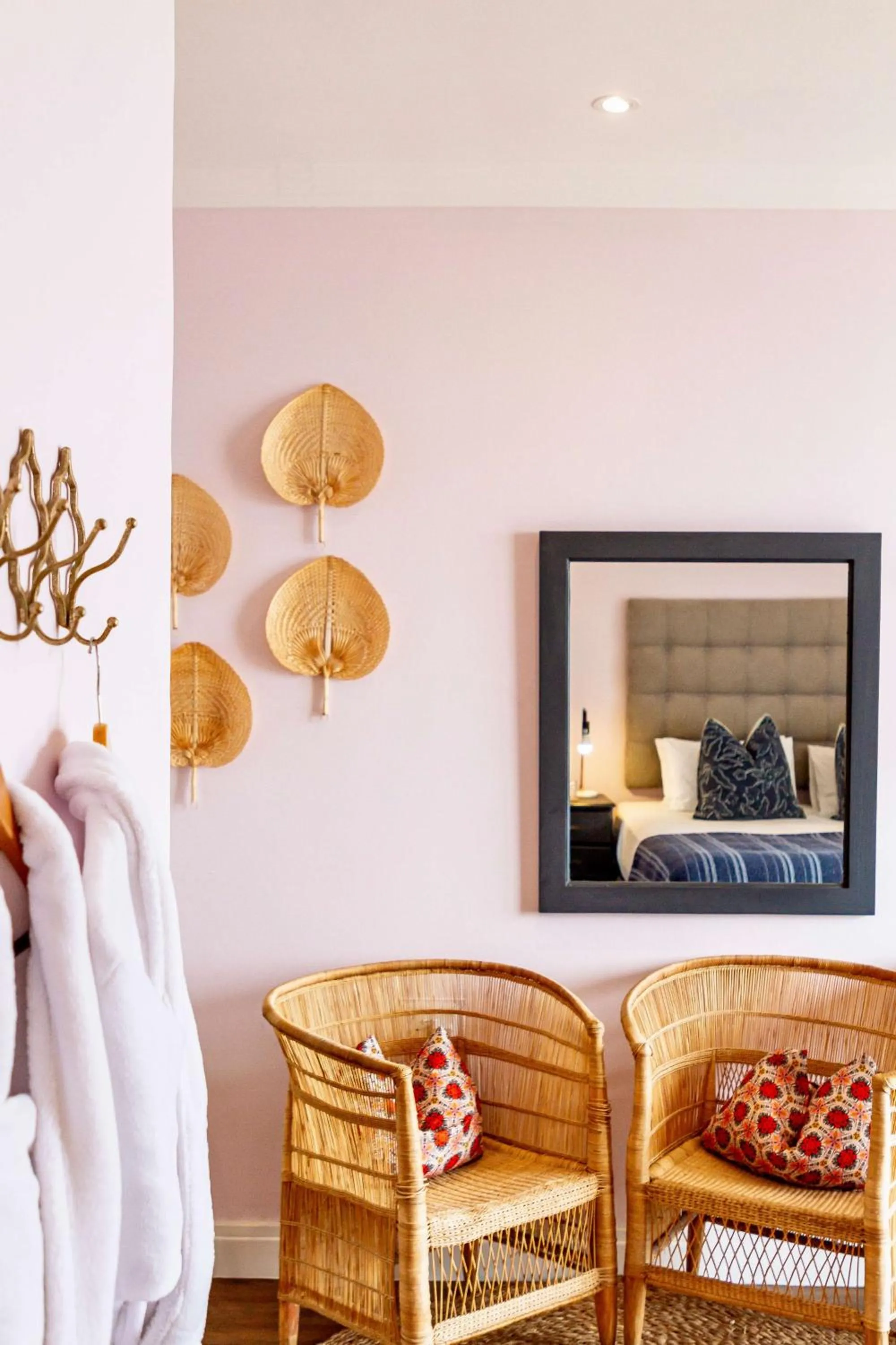 Seating area, Bed in Royal Boutique Hotel