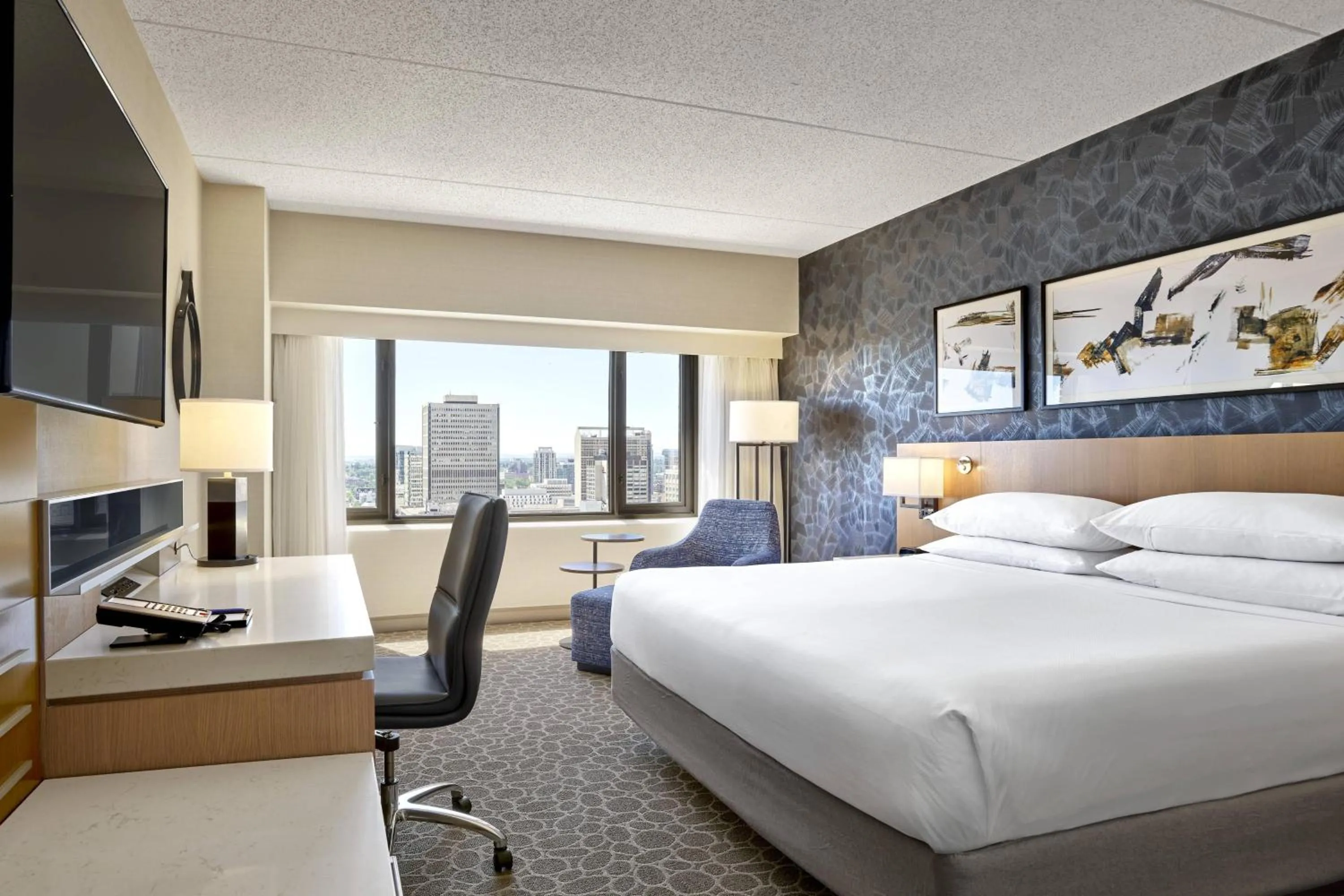 Photo of the whole room, Bed in Delta Hotels by Marriott Calgary Downtown