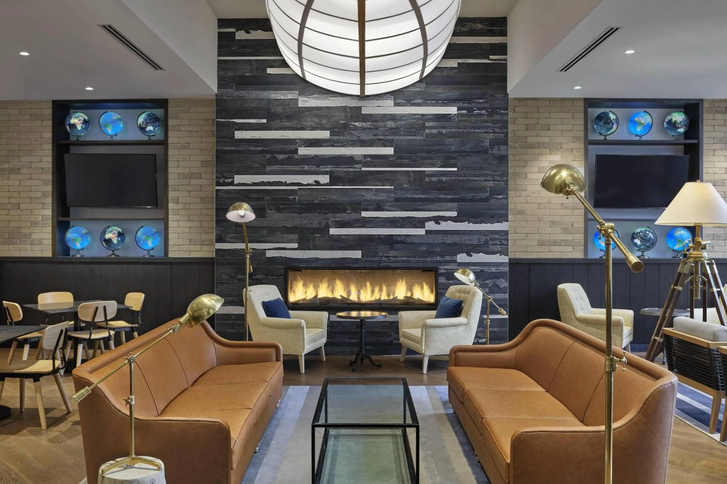 Lounge or bar in Delta Hotels by Marriott Calgary Downtown