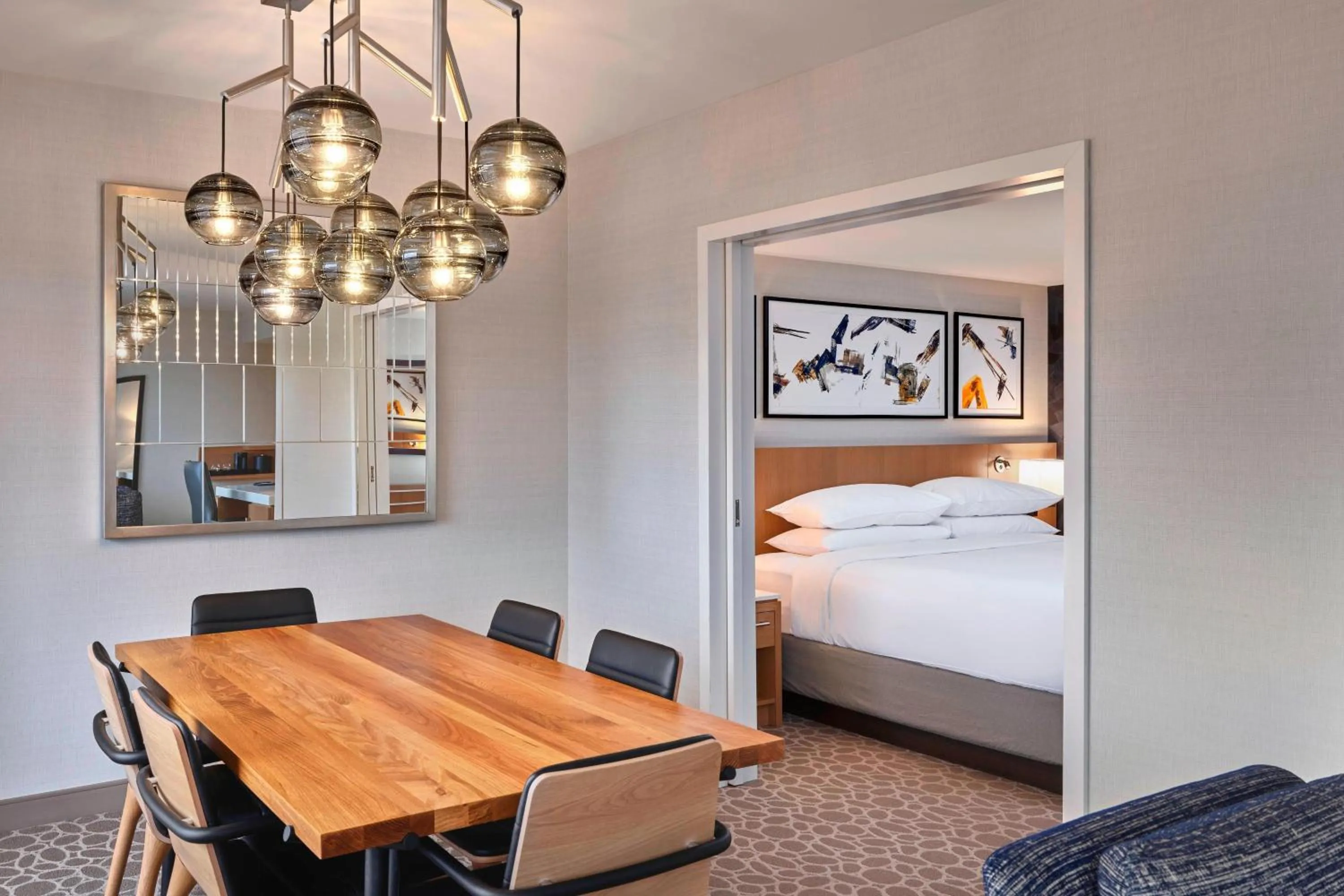 Photo of the whole room, Bed in Delta Hotels by Marriott Calgary Downtown