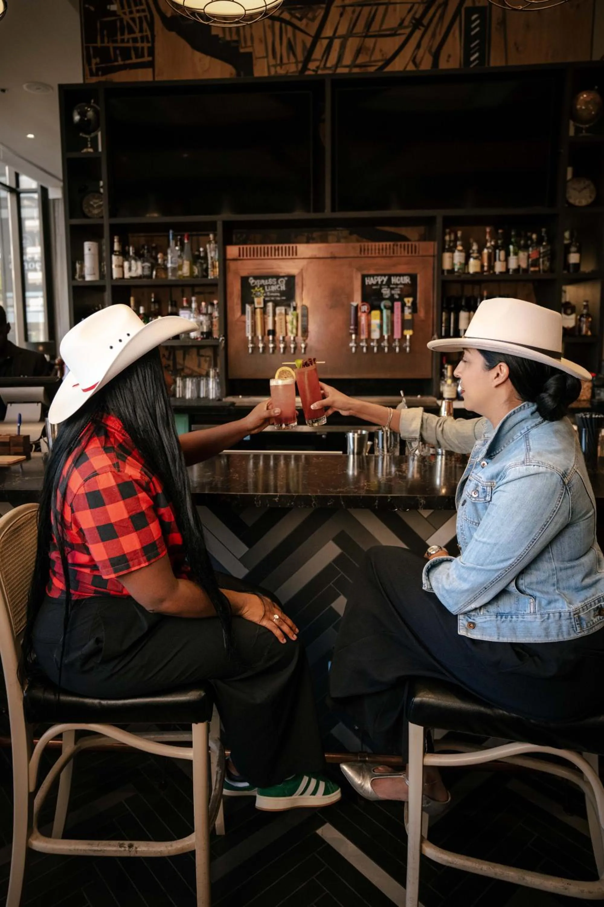 Lounge or bar in Delta Hotels by Marriott Calgary Downtown