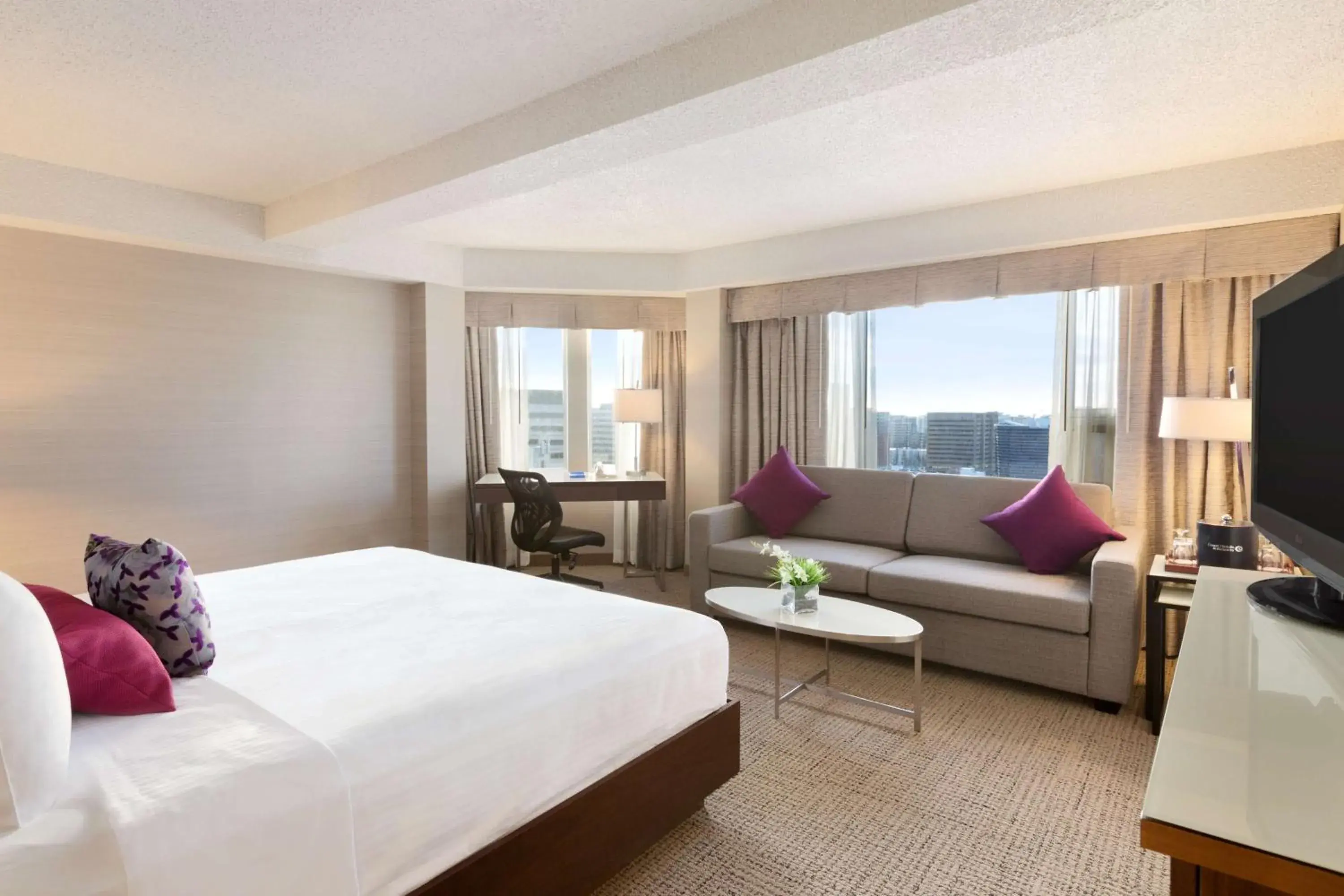 Coast Premium King Bed with View in Coast Edmonton Plaza Hotel by APA Coast Premium King Bed with View in Coast Edmonton Plaza Hotel by APA