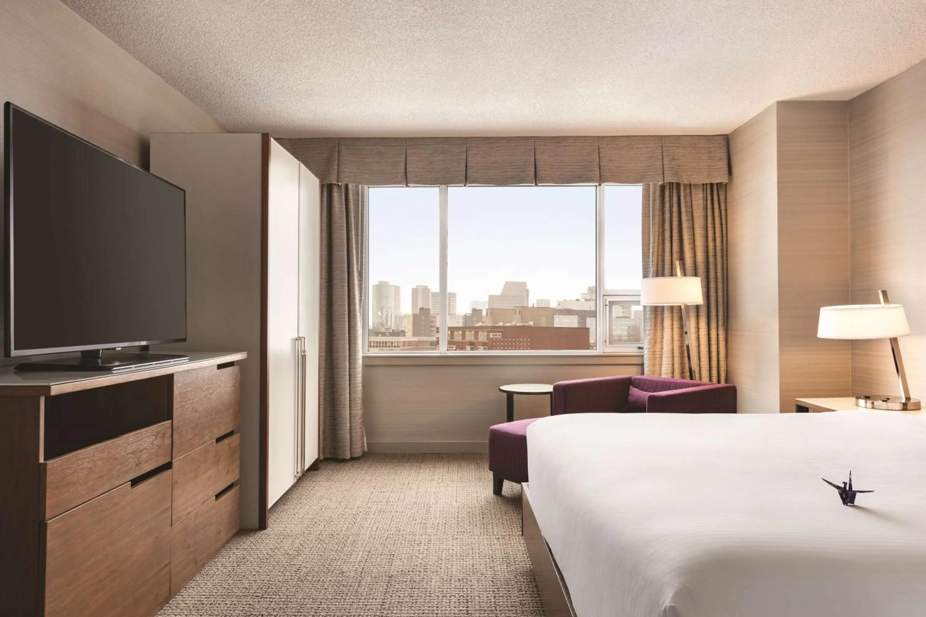 Photo of the whole room in Coast Edmonton Plaza Hotel by APA