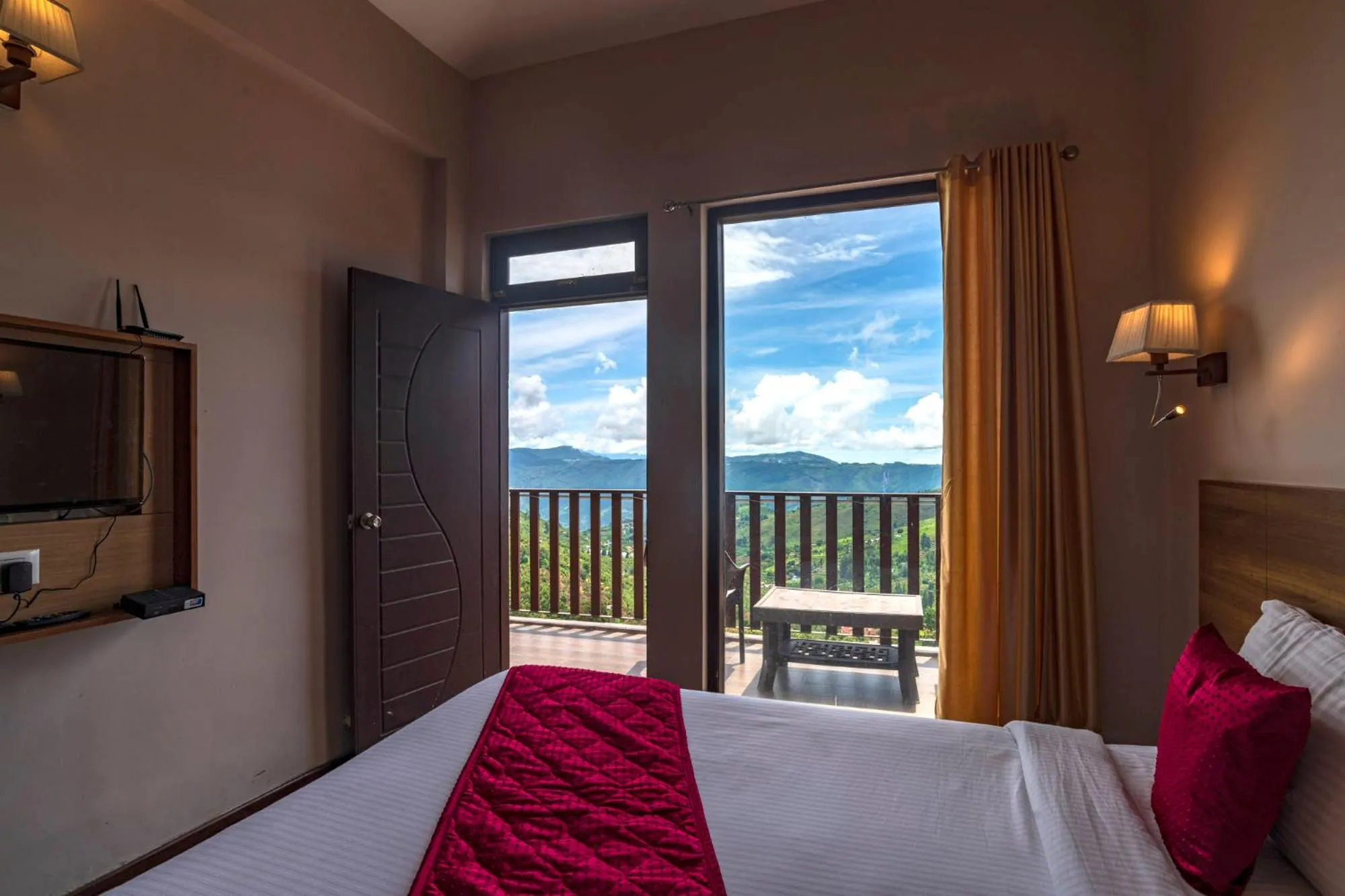 Balcony/Terrace, Bed in Warmth Hill Crest