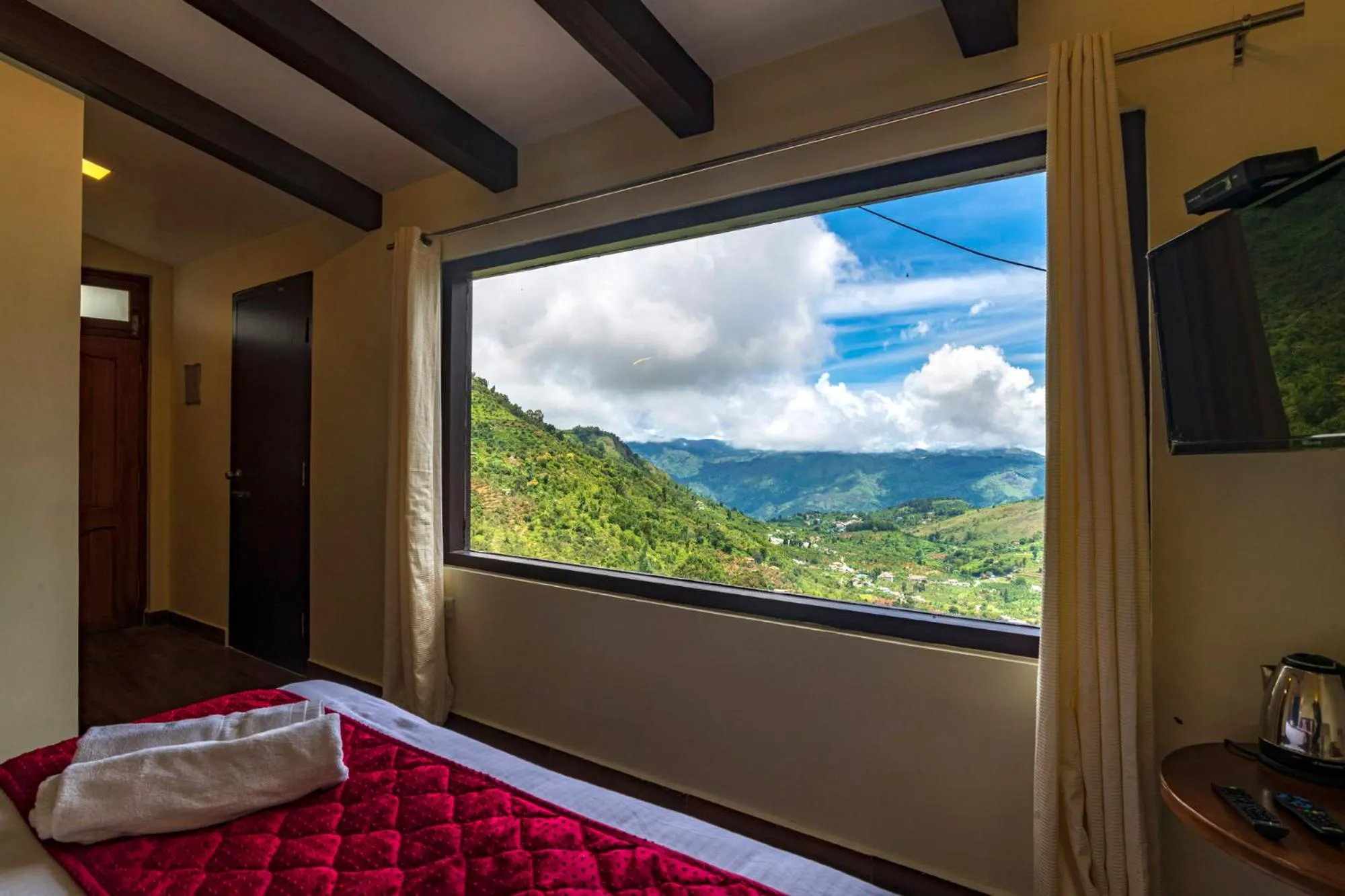 Bedroom, Bed in Warmth Hill Crest