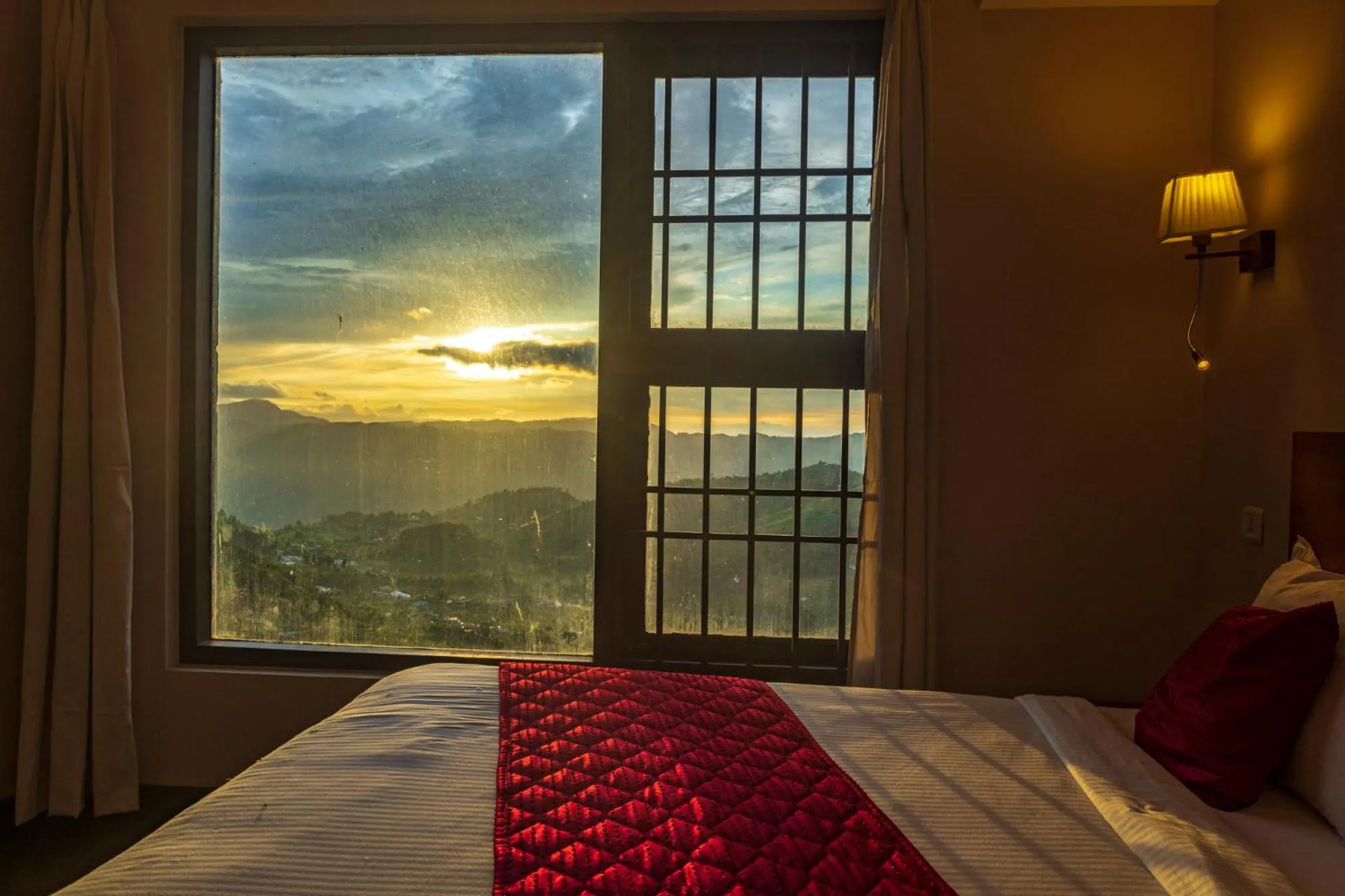 Sunset, Bed in Warmth Hill Crest