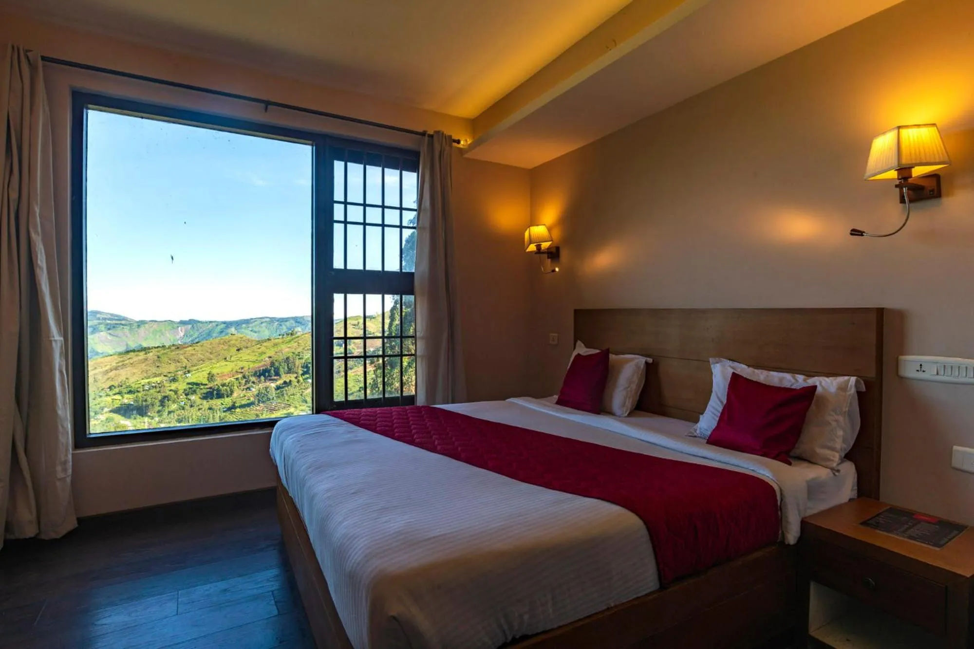 Photo of the whole room, Bed in Warmth Hill Crest