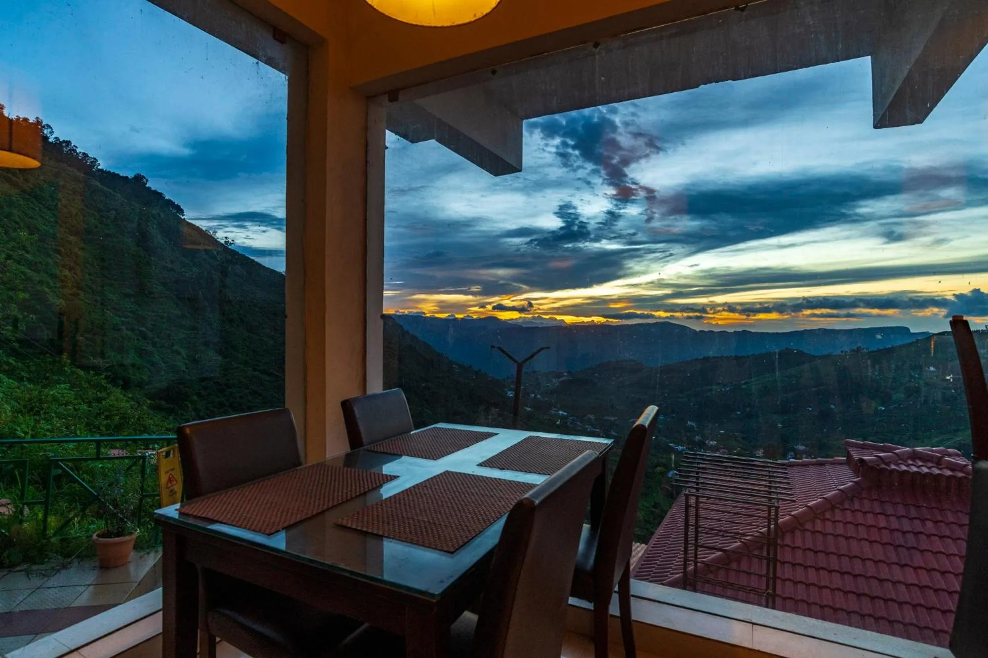 Restaurant/places to eat in Warmth Hill Crest