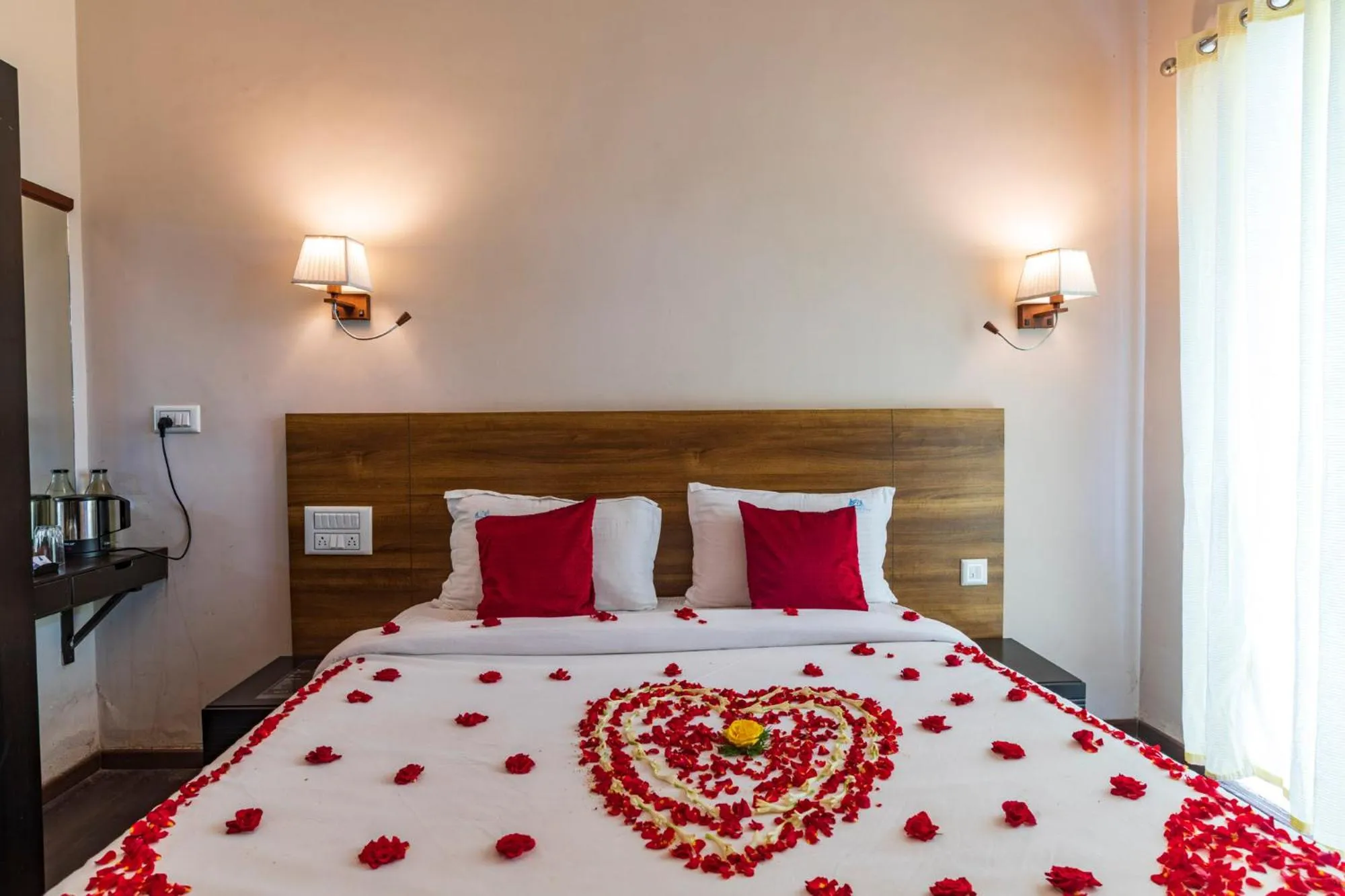 Photo of the whole room, Bed in Warmth Hill Crest