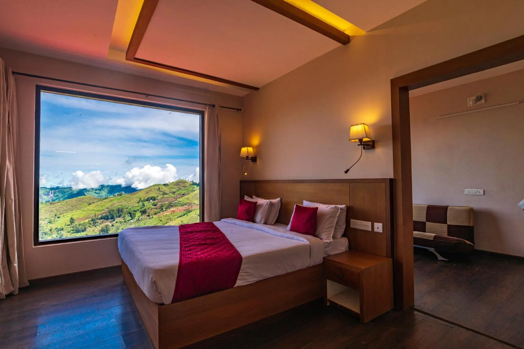 Photo of the whole room, Bed in Warmth Hill Crest