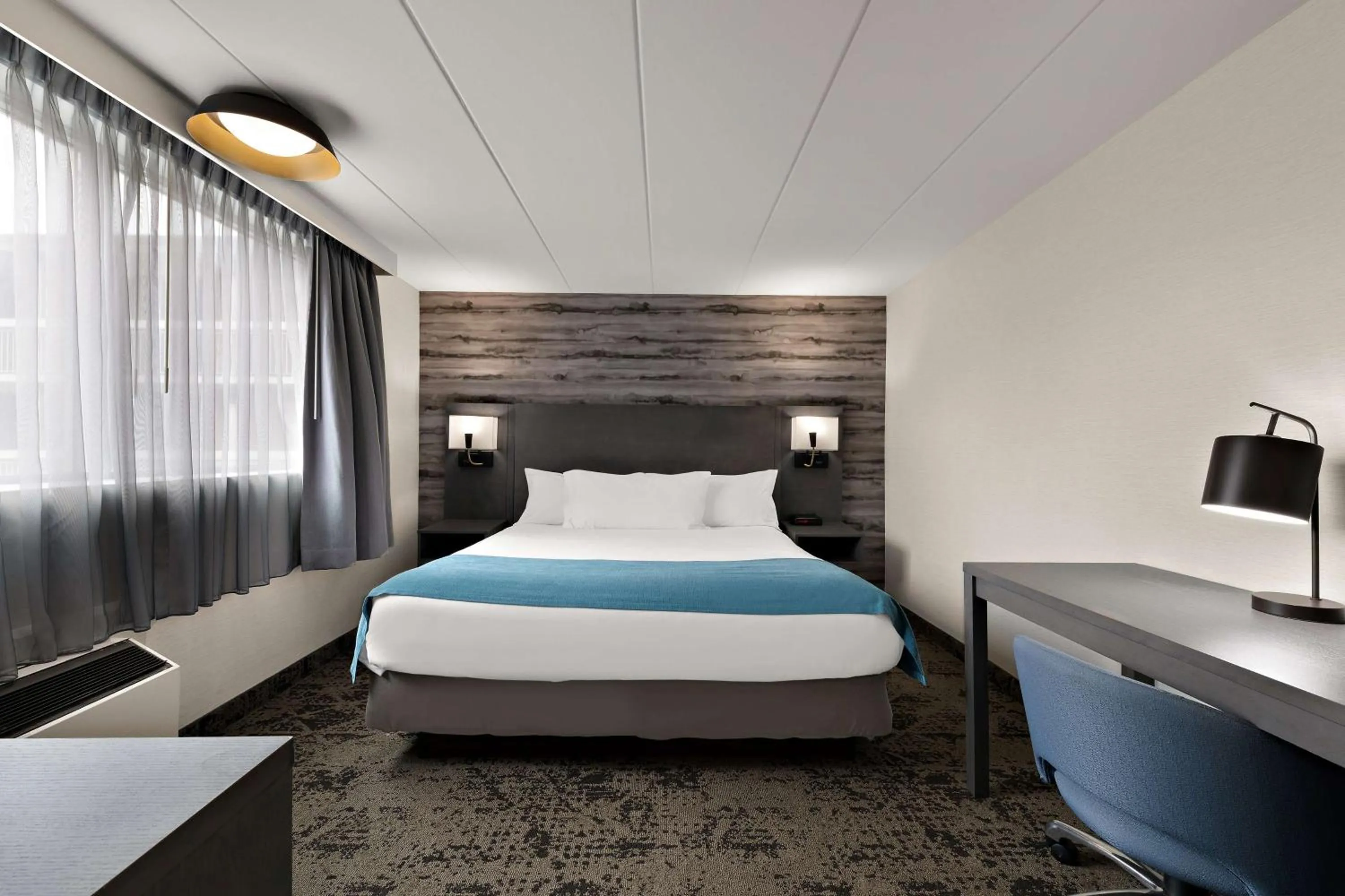 Bedroom, Bed in Best Western Parkway Hotel Toronto North