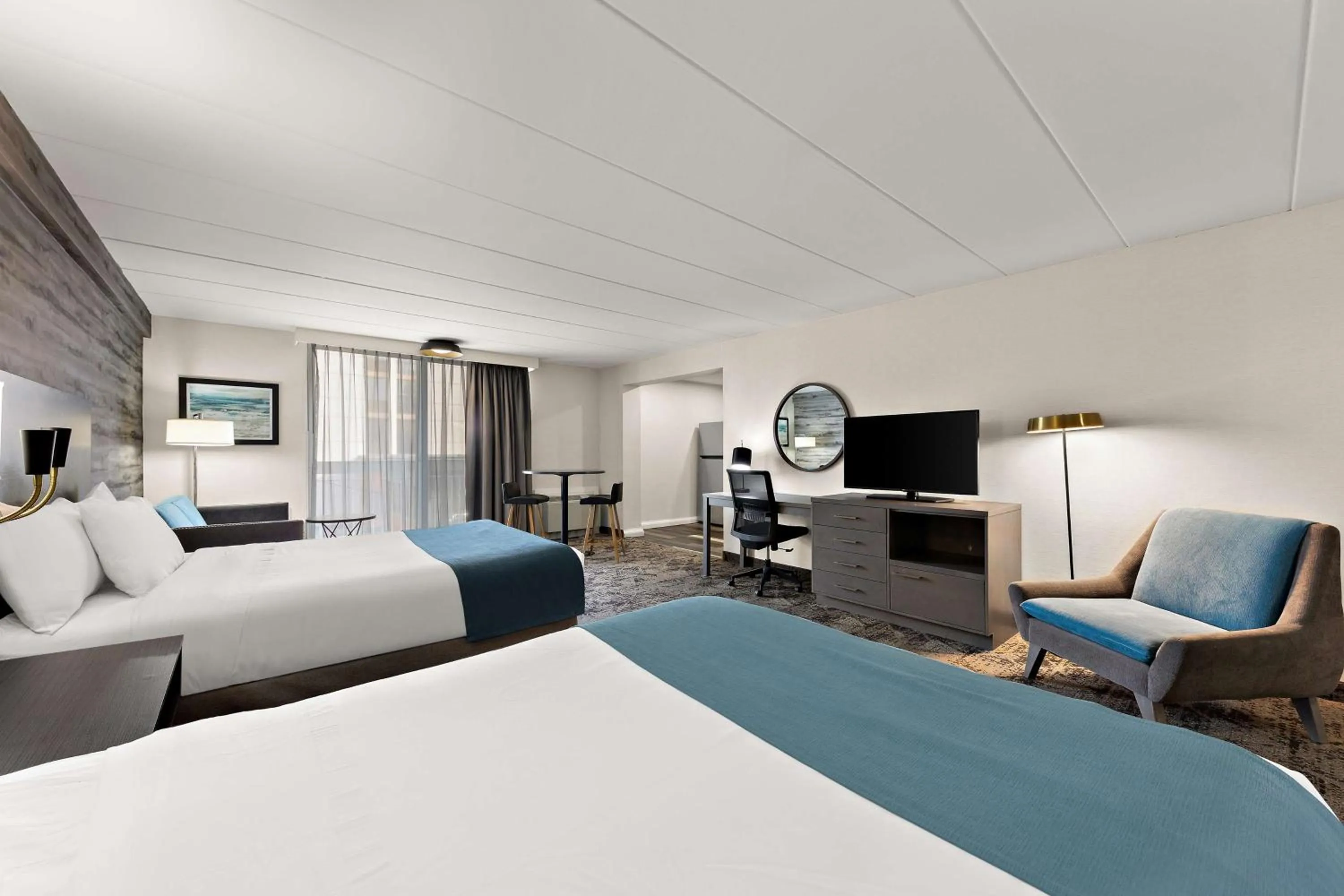 Photo of the whole room, Bed in Best Western Parkway Hotel Toronto North