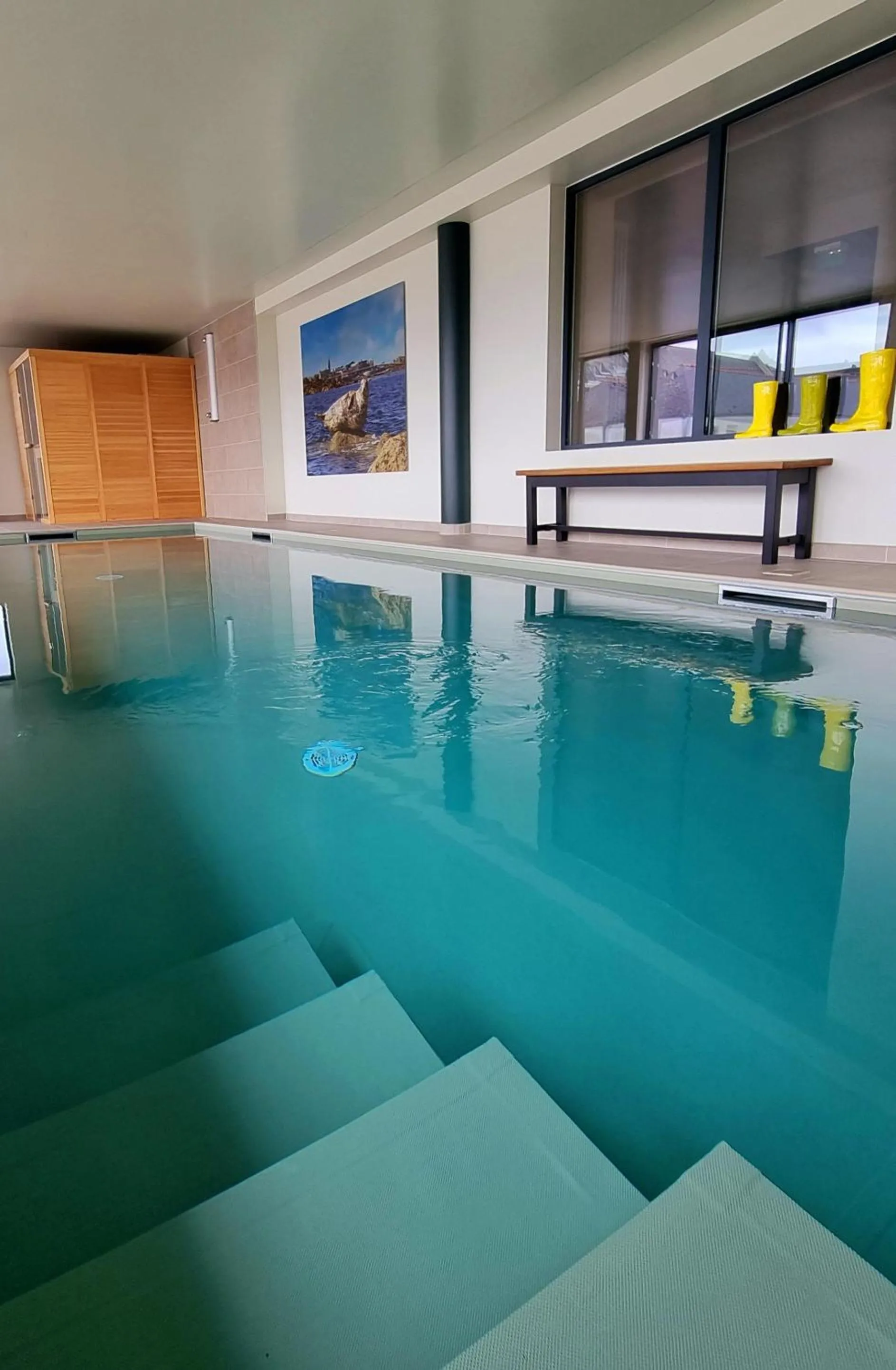 Pool view in The Originals City, Hôtel Armen Le Triton, Roscoff