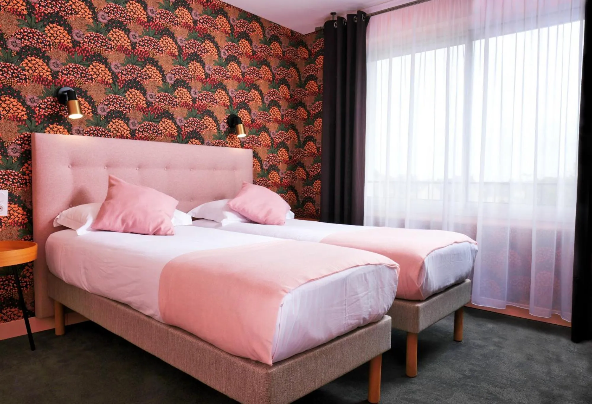 Bedroom, Bed in The Originals City, Hôtel Armen Le Triton, Roscoff