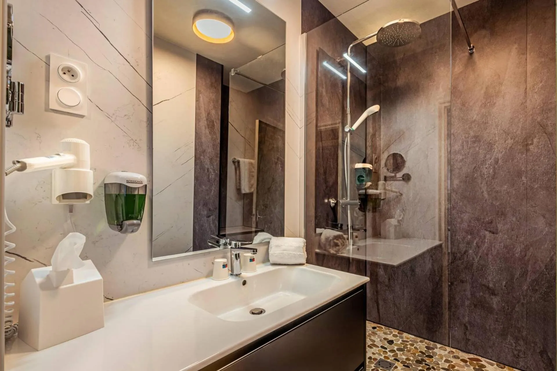 Shower in The Originals City, Hôtel Armen Le Triton, Roscoff