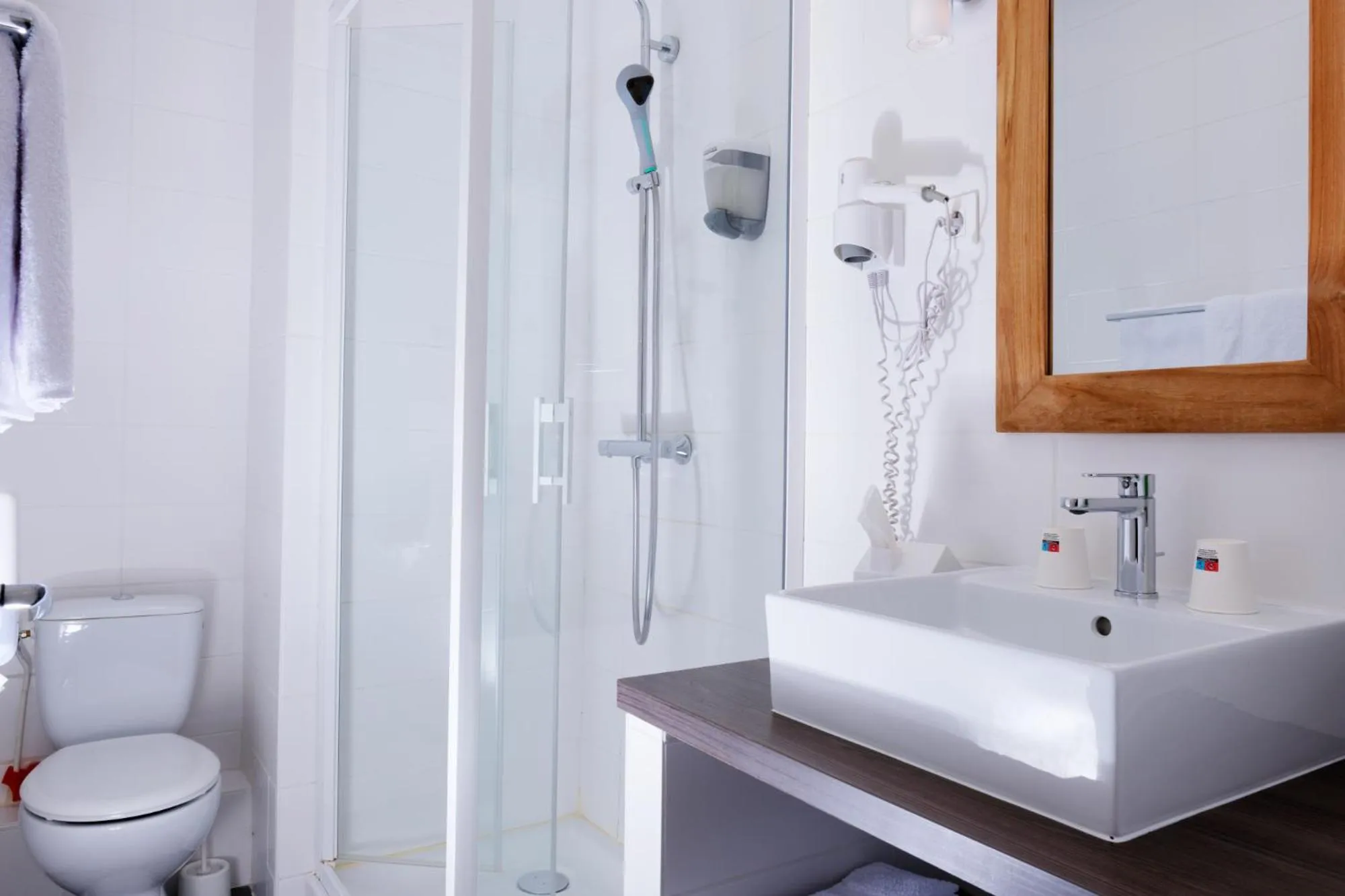 Bathroom in The Originals City, Hôtel Armen Le Triton, Roscoff