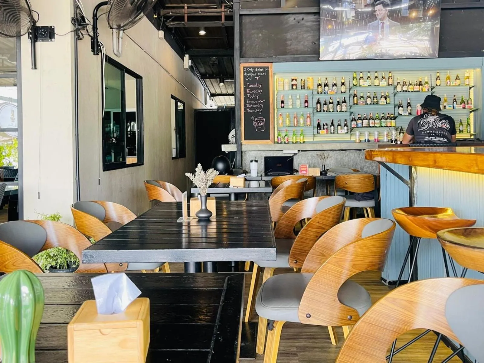 Restaurant/places to eat in Breakers Hotel Rawai