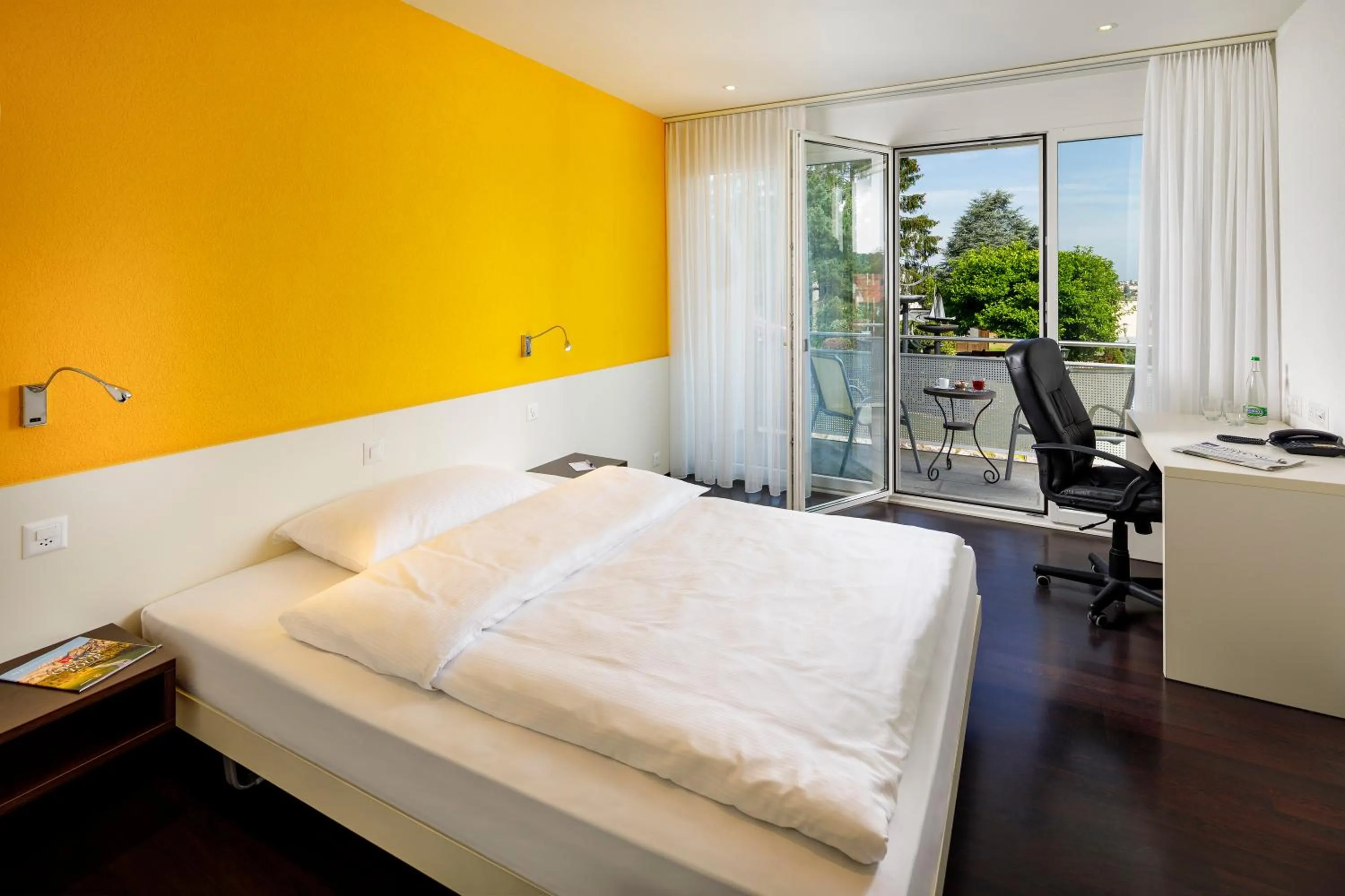 Photo of the whole room, Bed in Hotel Stalden