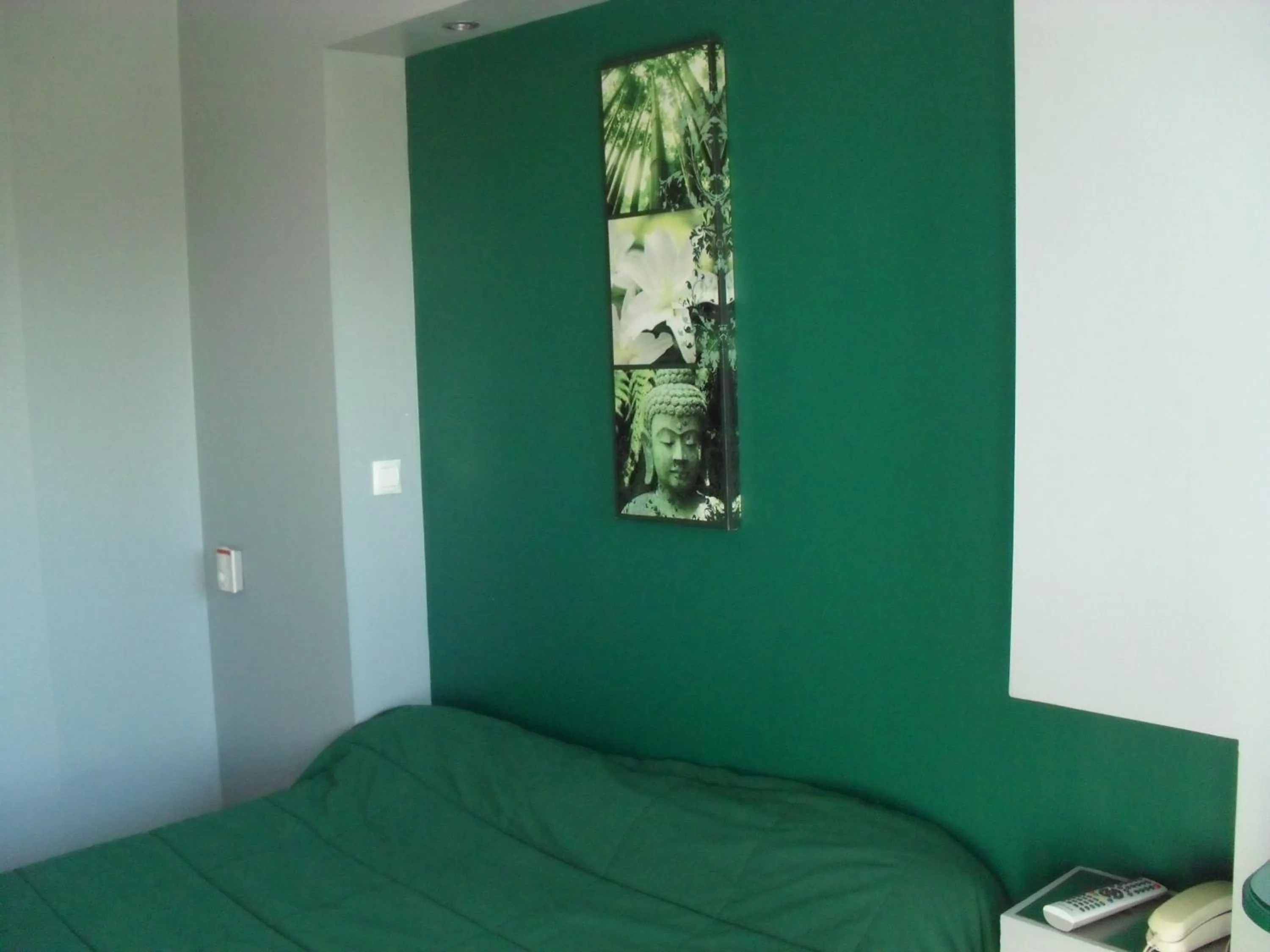 Photo of the whole room in Hôtel Evan