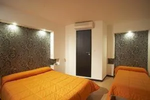 Photo of the whole room in Hôtel Evan