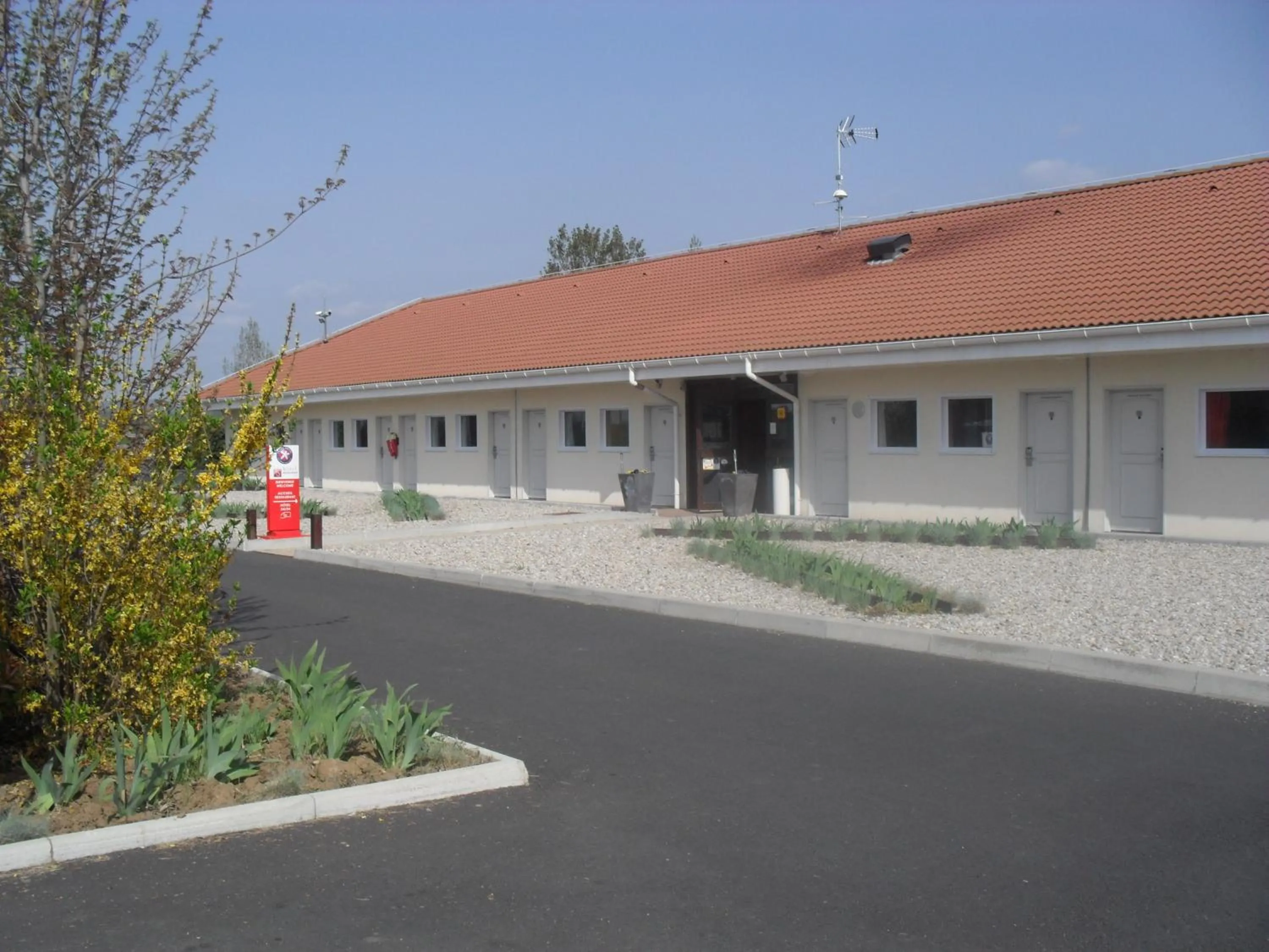 Property building in Hôtel Evan