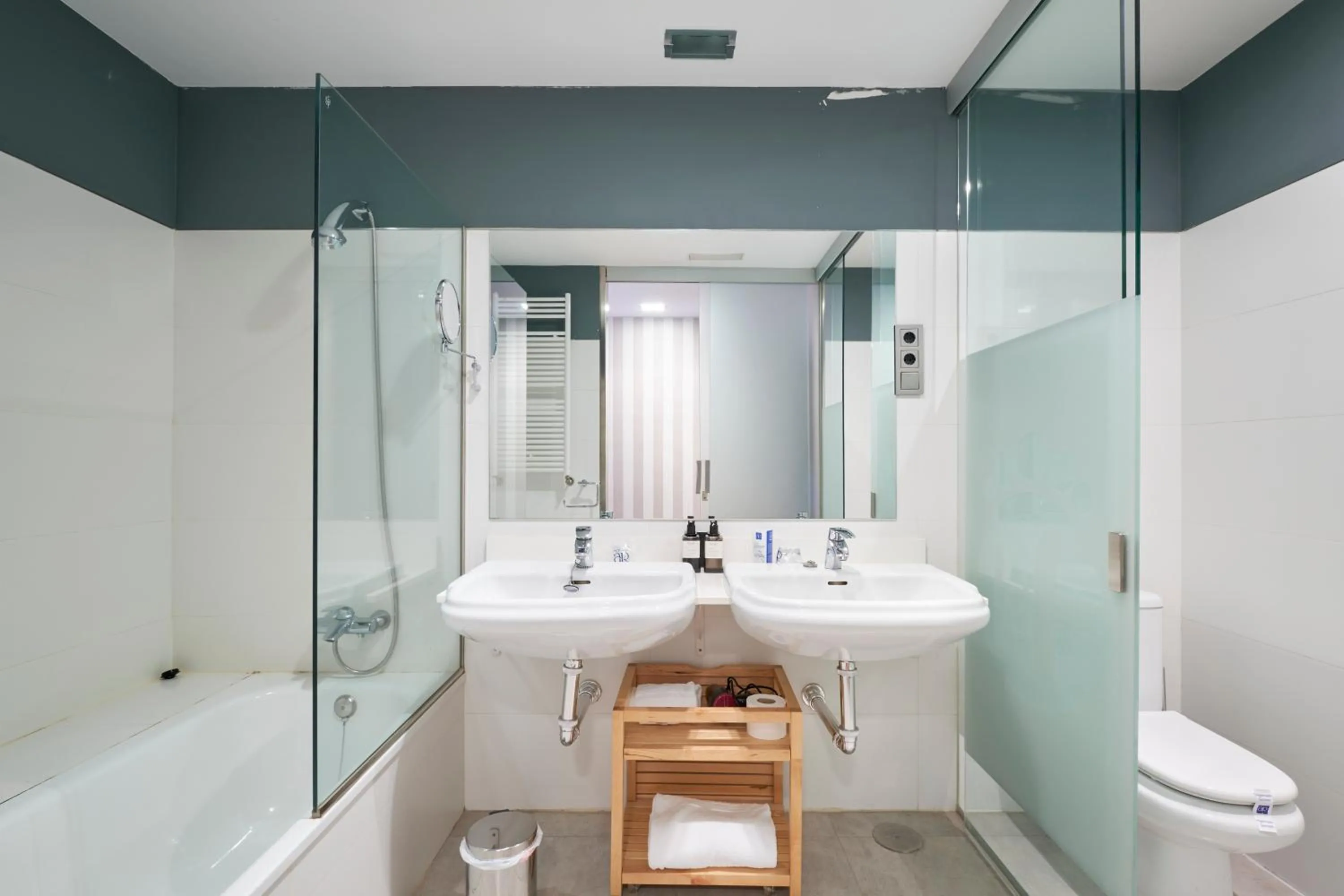 Bathroom in Hotel AR Isabel de Farnesio