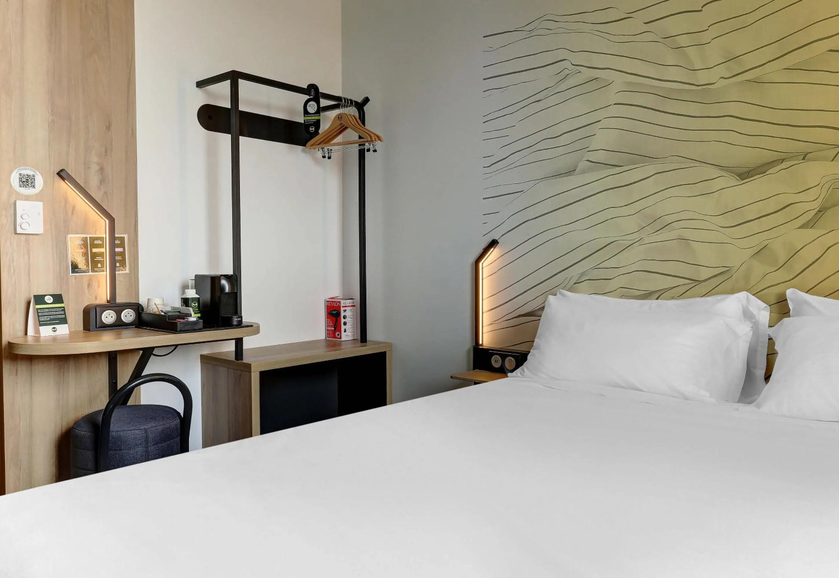 Bedroom, Bed in B&B HOTEL Epernay