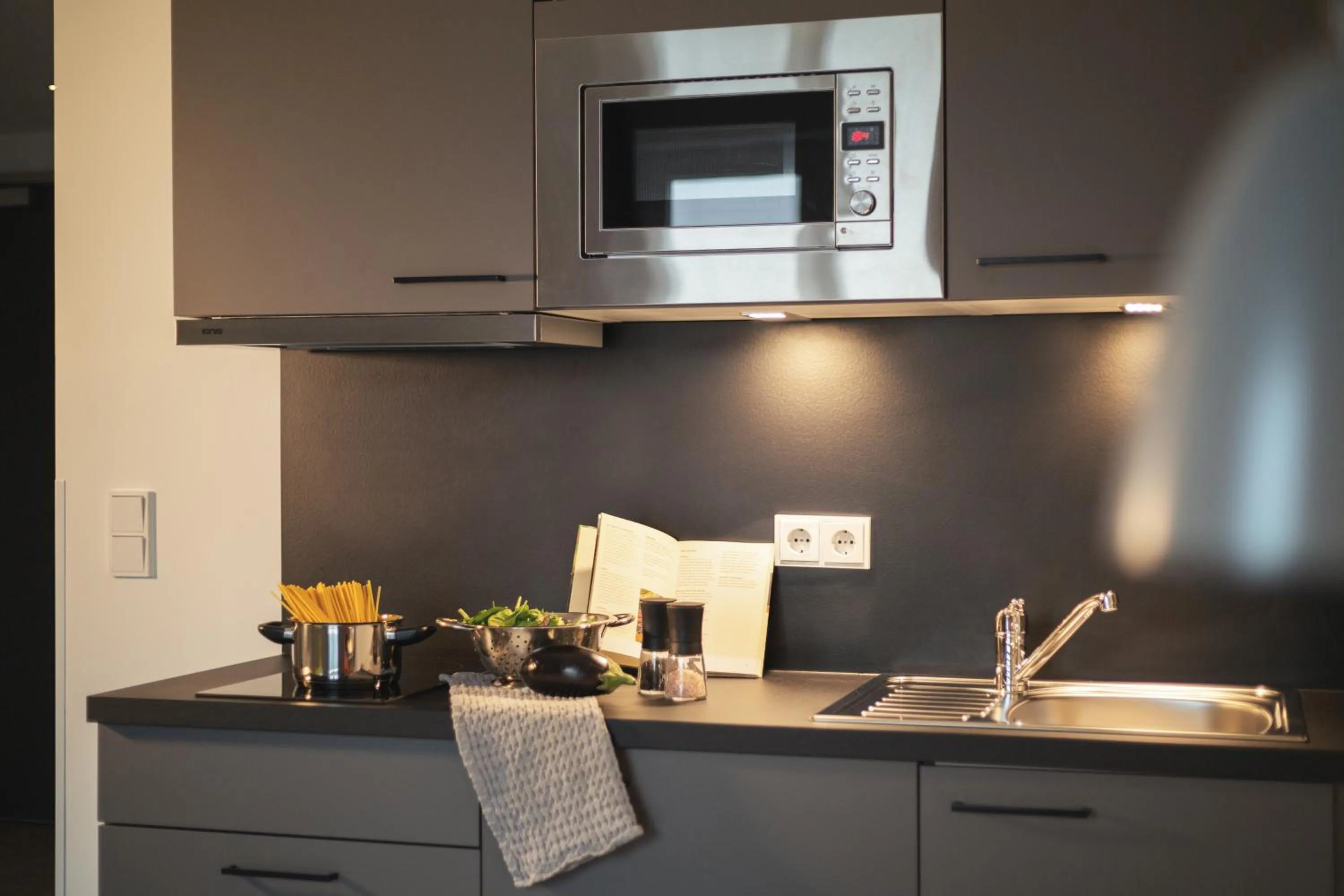 Kitchen or kitchenette in Candlewood Suites Berlin Charlottenburg by IHG