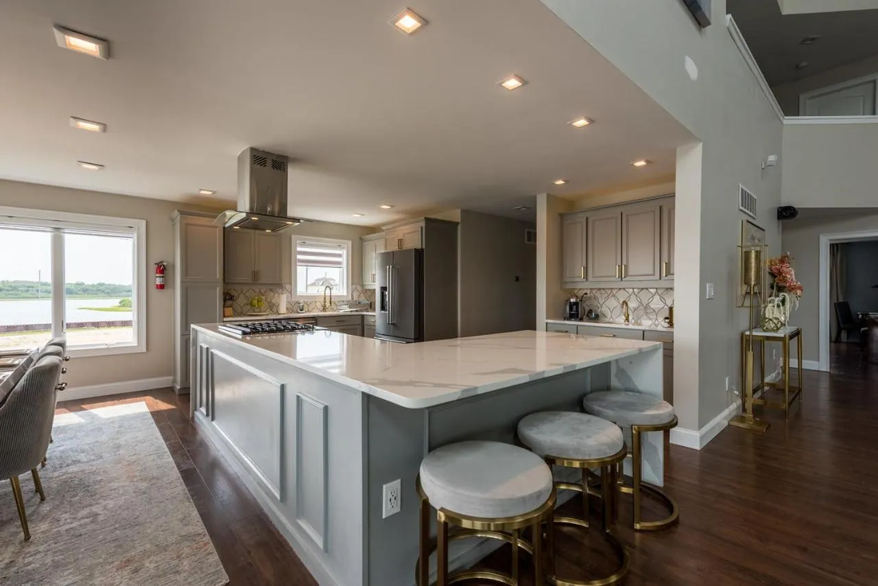 Lago-mar Luxury Modern Waterfront Home