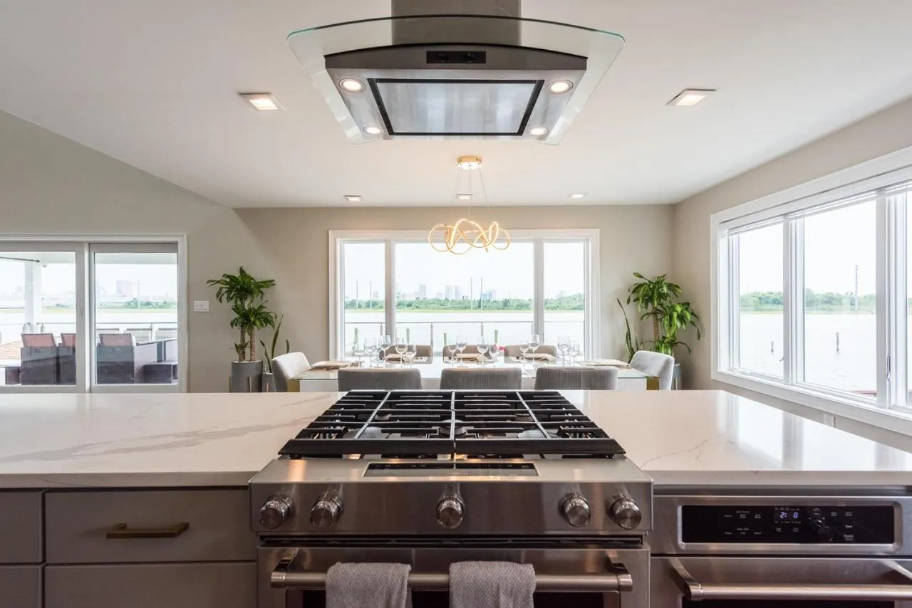 Lago-mar Luxury Modern Waterfront Home