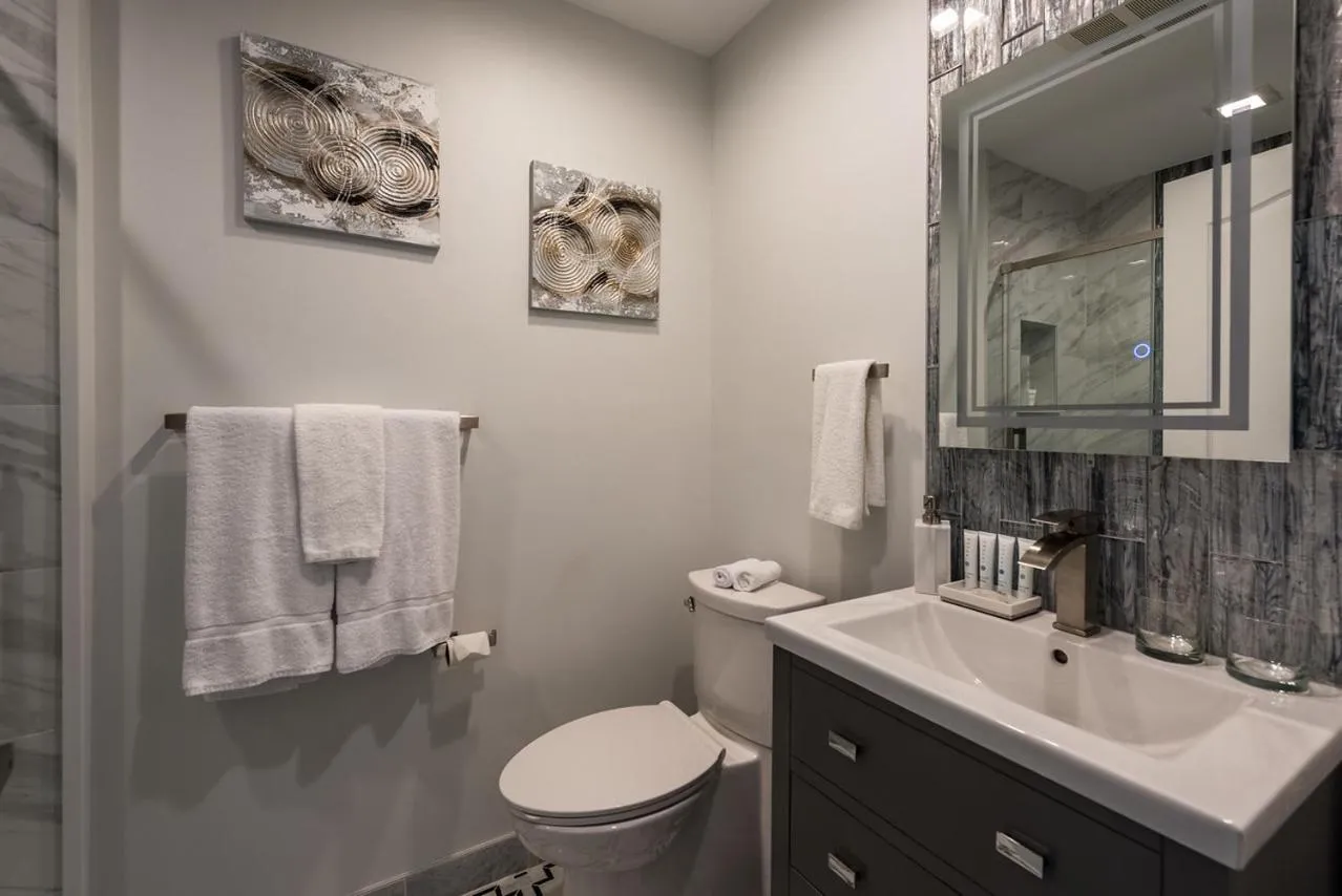 Lago-mar Luxury Modern Waterfront Home