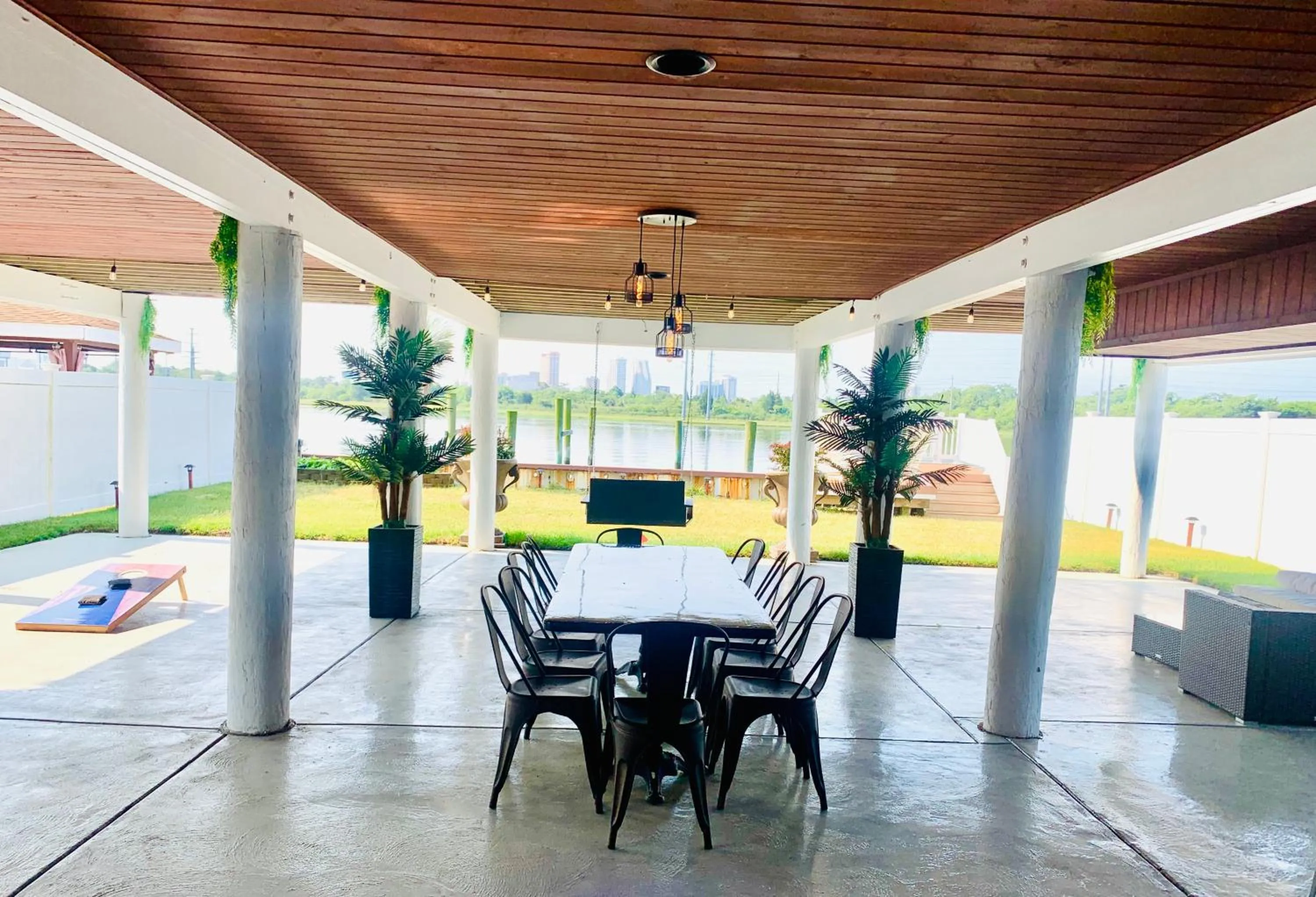 Lago-mar Luxury Modern Waterfront Home