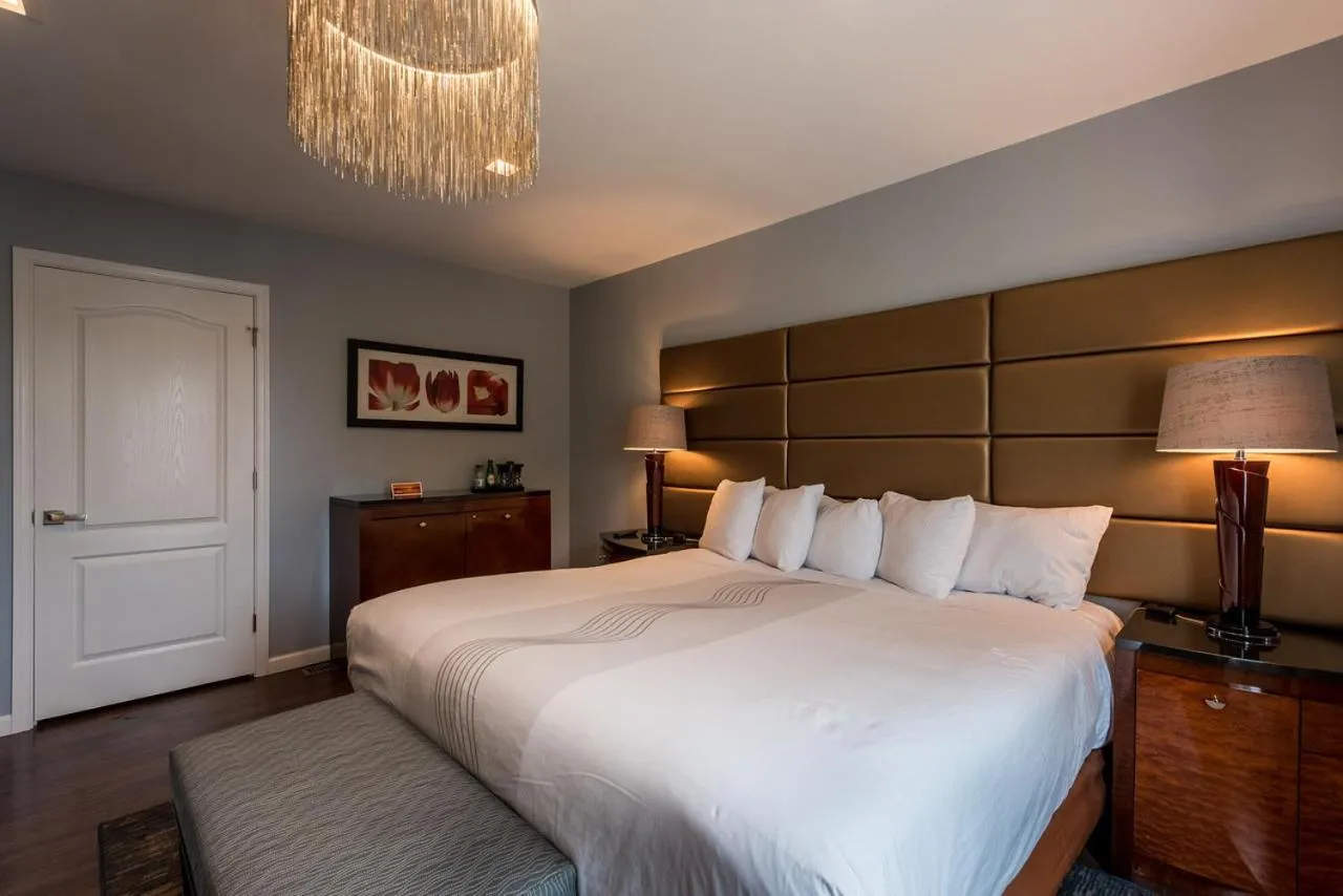 Bed in Lago-mar Luxury Modern Waterfront Home