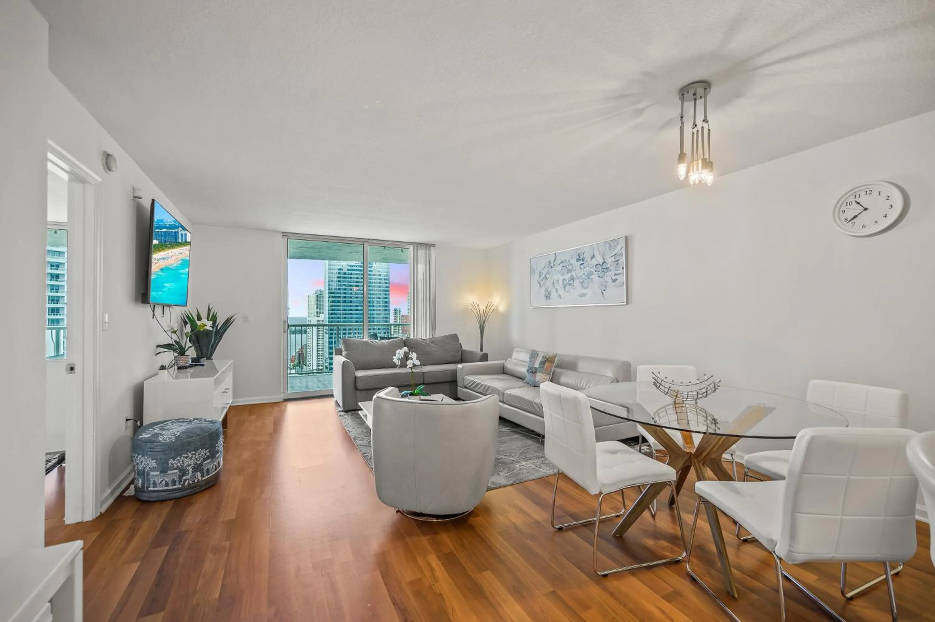 LUXURIOUS 1BR HIGH RISE CONDO BRICKELL-Free Parking