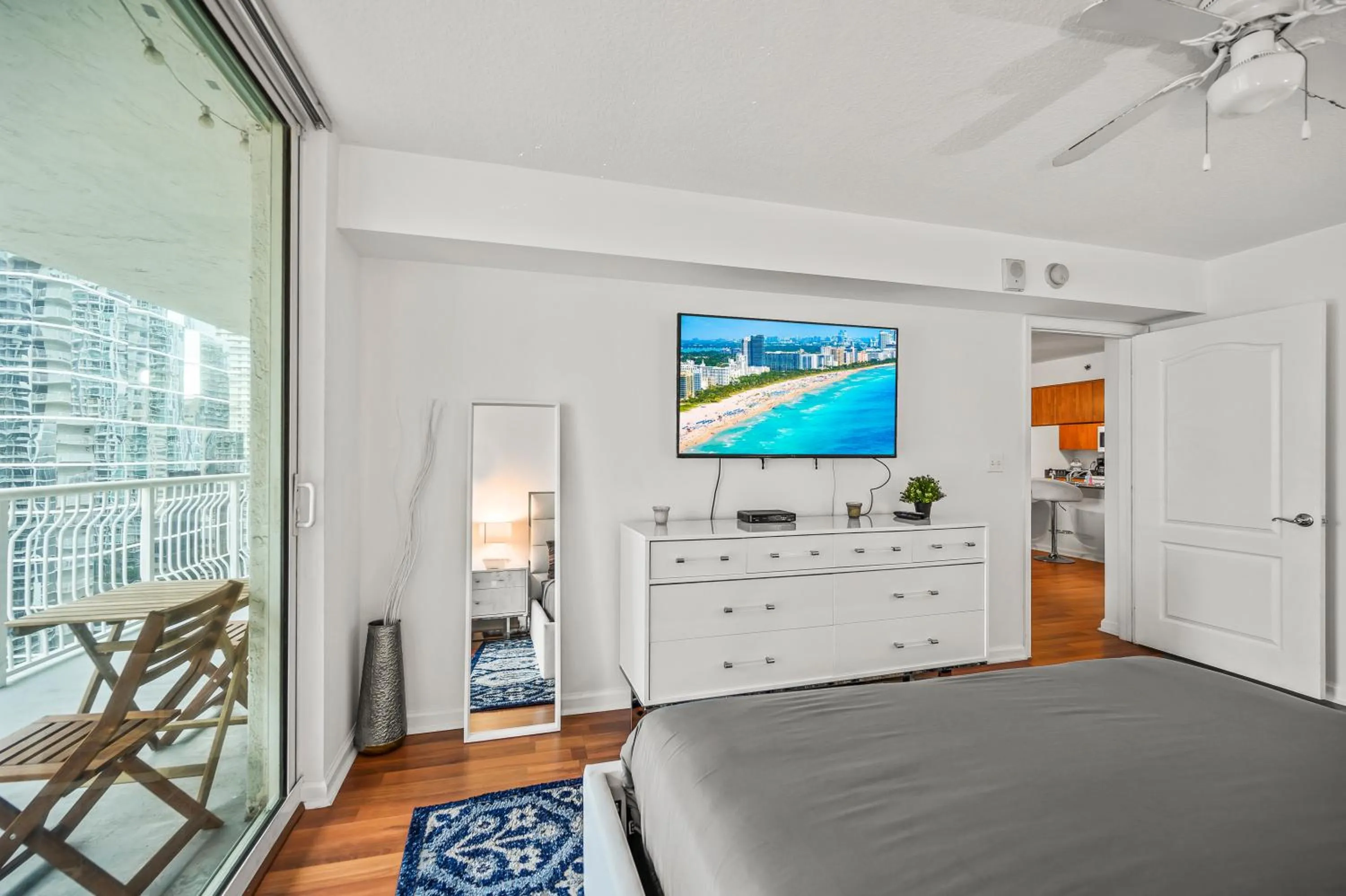 LUXURIOUS 1BR HIGH RISE CONDO BRICKELL-Free Parking