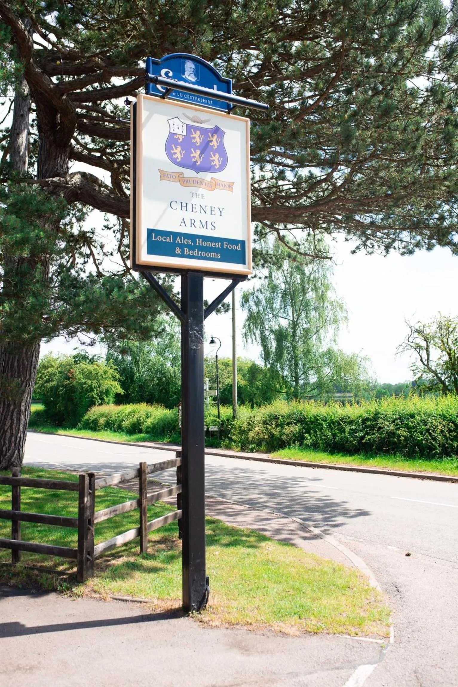 King Room with Garden View in The Cheney Arms