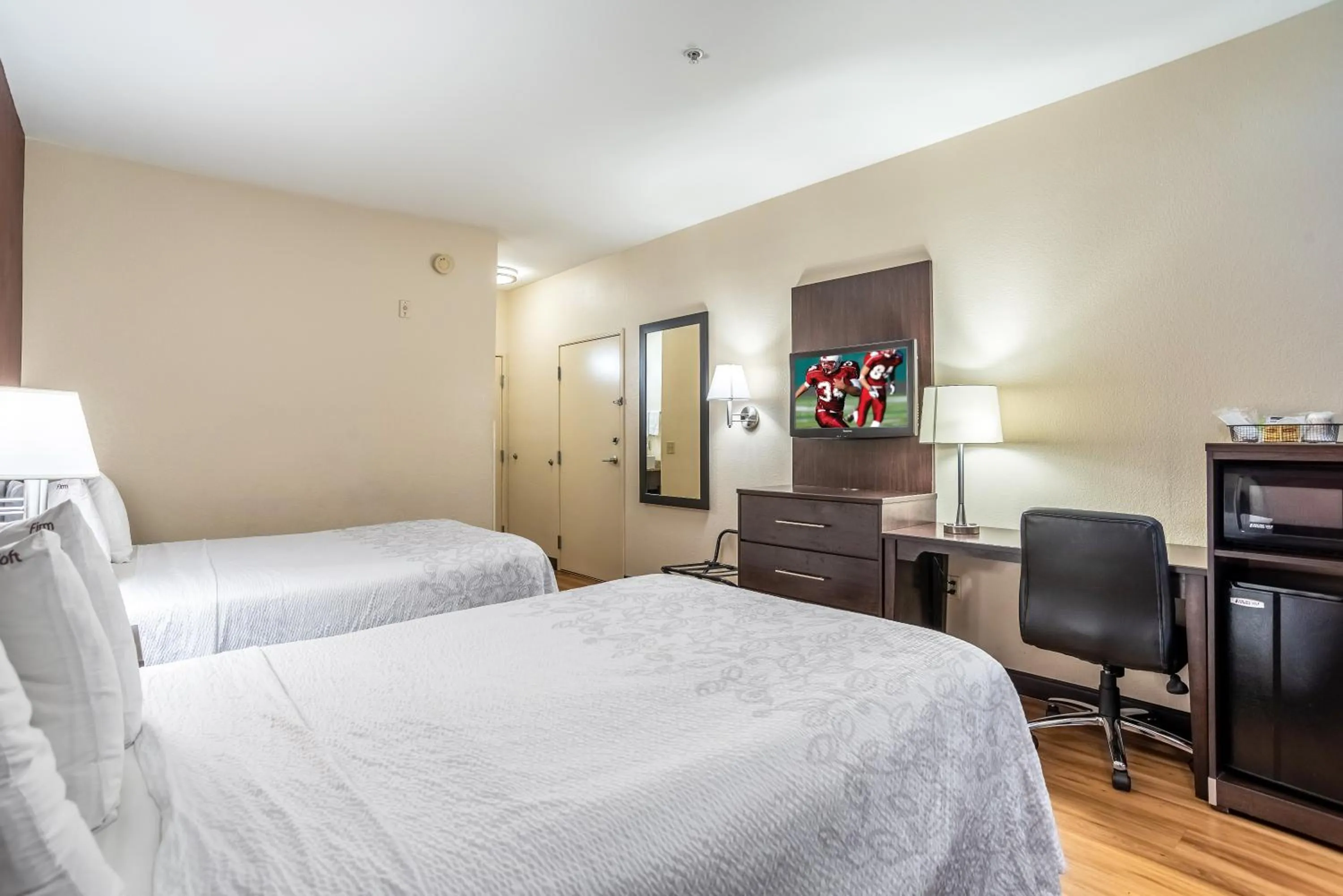 Photo of the whole room in Red Roof Inn PLUS+ Austin South