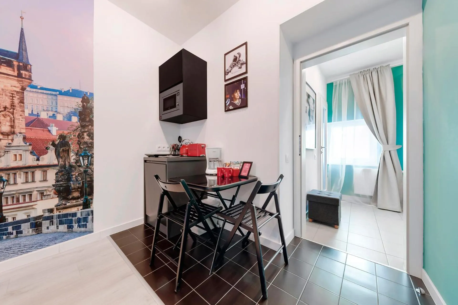 Coffee/tea facilities in Revelton Studios Prague